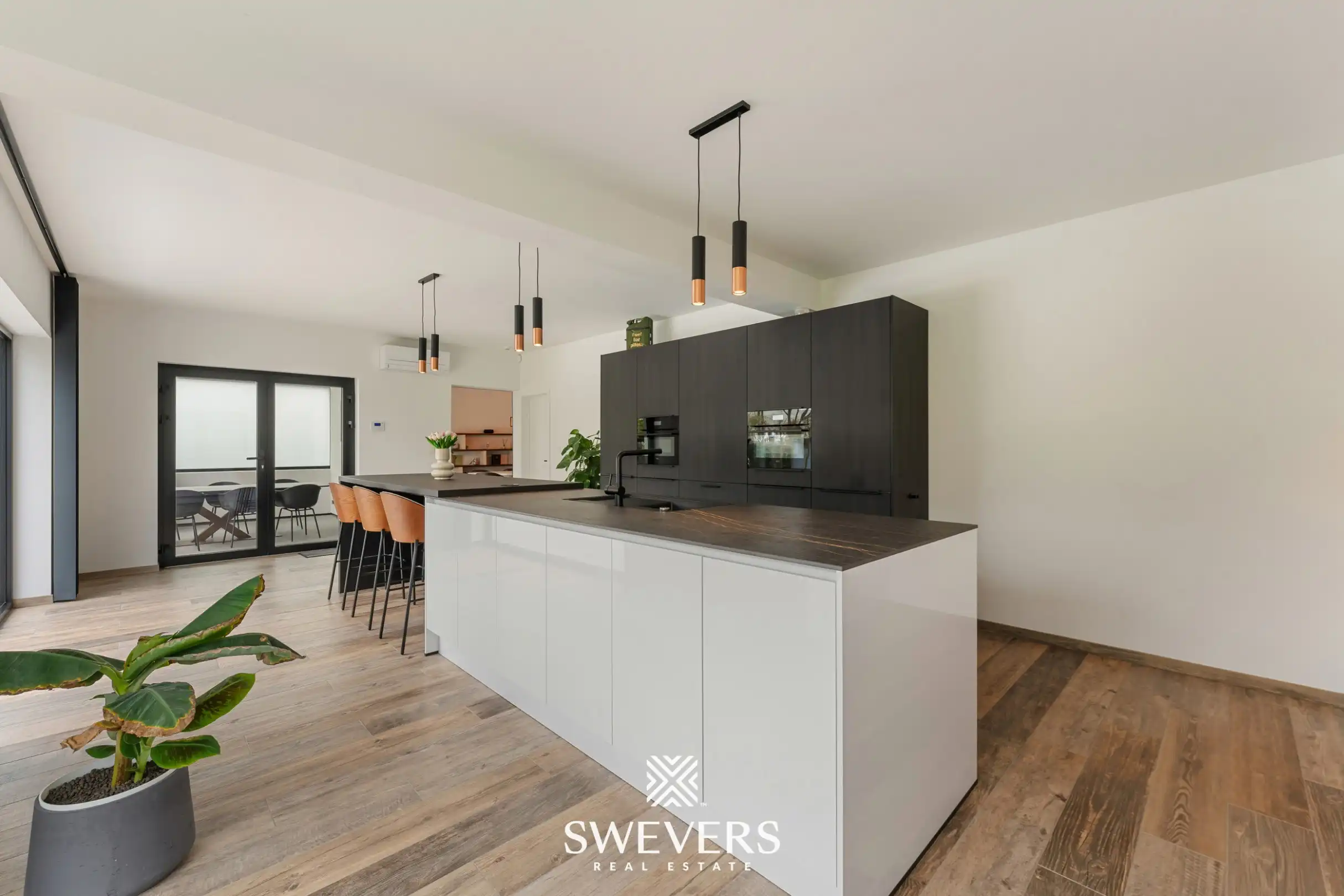 Volledig gerenoveerde villa met zwembad op prachtig perceel van 27a 49ca in Herk-de- Stad foto 10