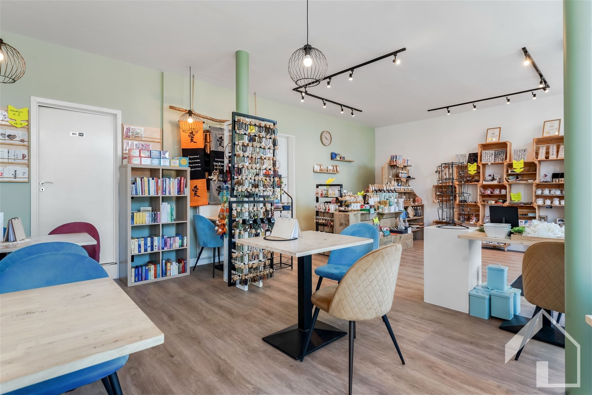 Polyvalente woning in het centrum van Broechem met mogelijkheid tot uitbating van een handelszaak (of vrij beroep) foto 3
