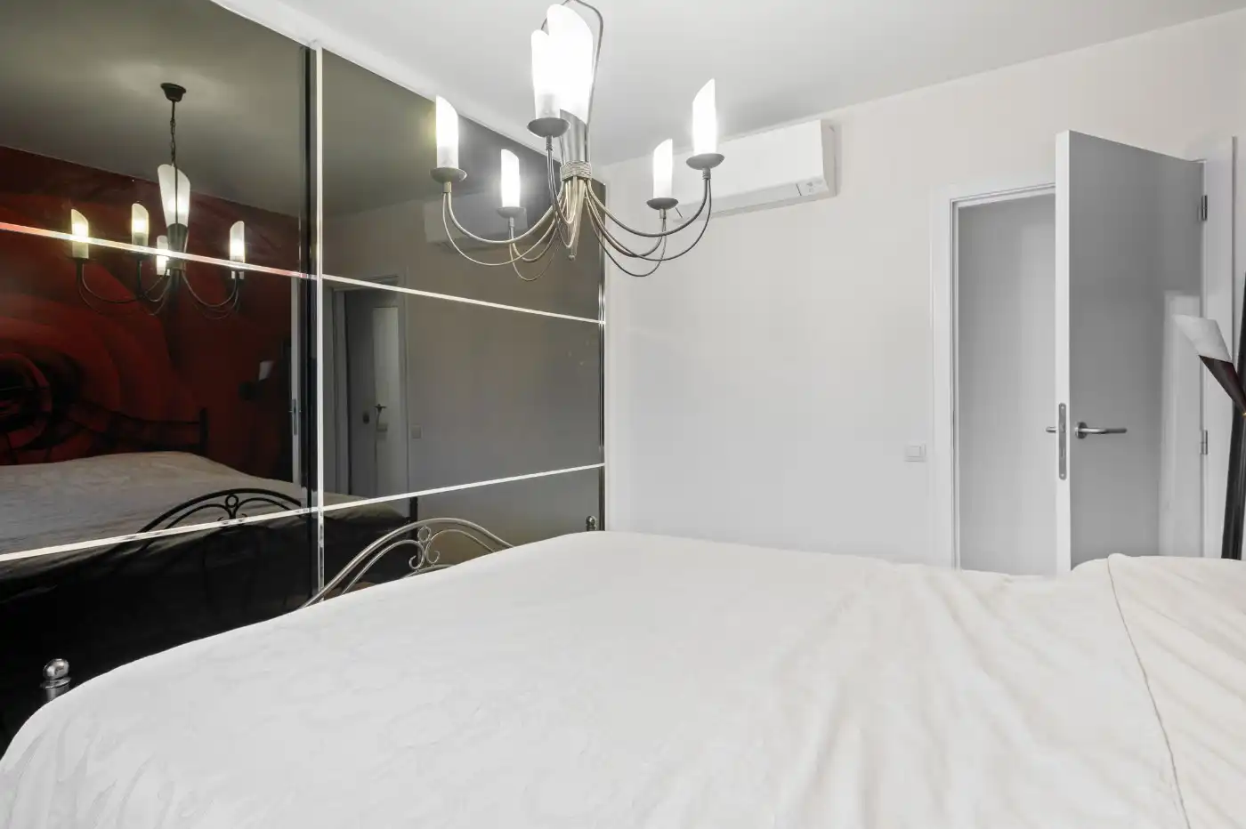 Gezellig, instapklaar app. op 1e verd. met 2 slpk., balkon en een garagebox foto 10