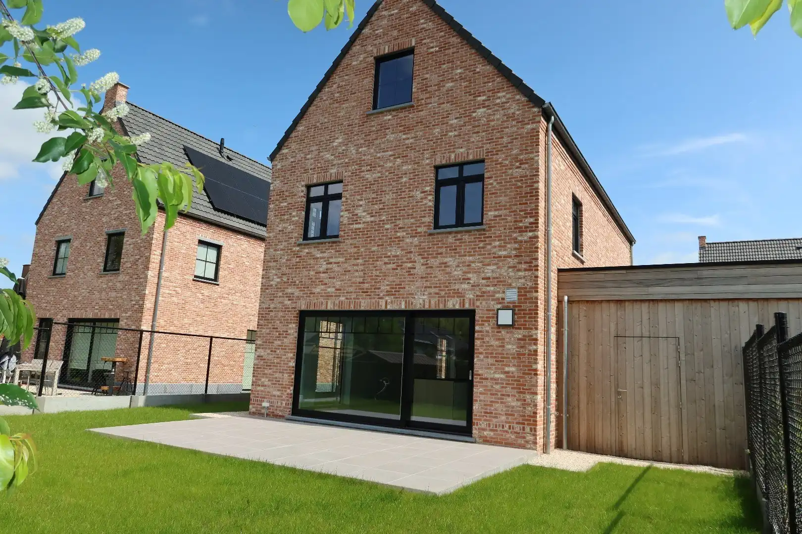 Recente pastorijwoning met 3 slk, carport en tuin foto 22
