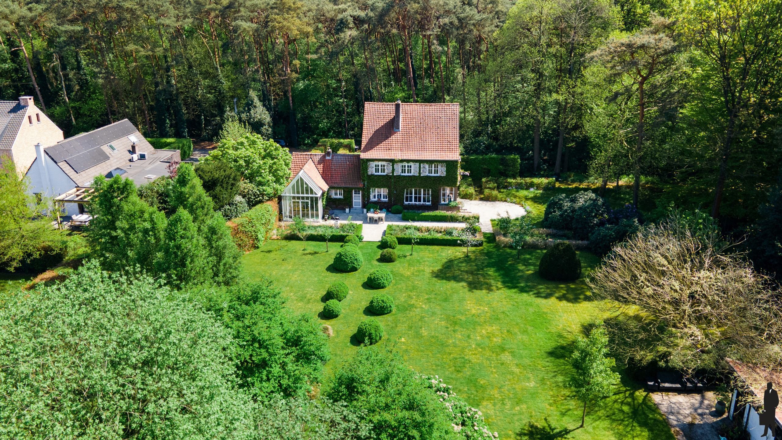 Hoofdfoto van de publicatie: AUTHENTIEKE VILLA MET PARKTUIN EN VERKAVELINGSPOTENTIEEL