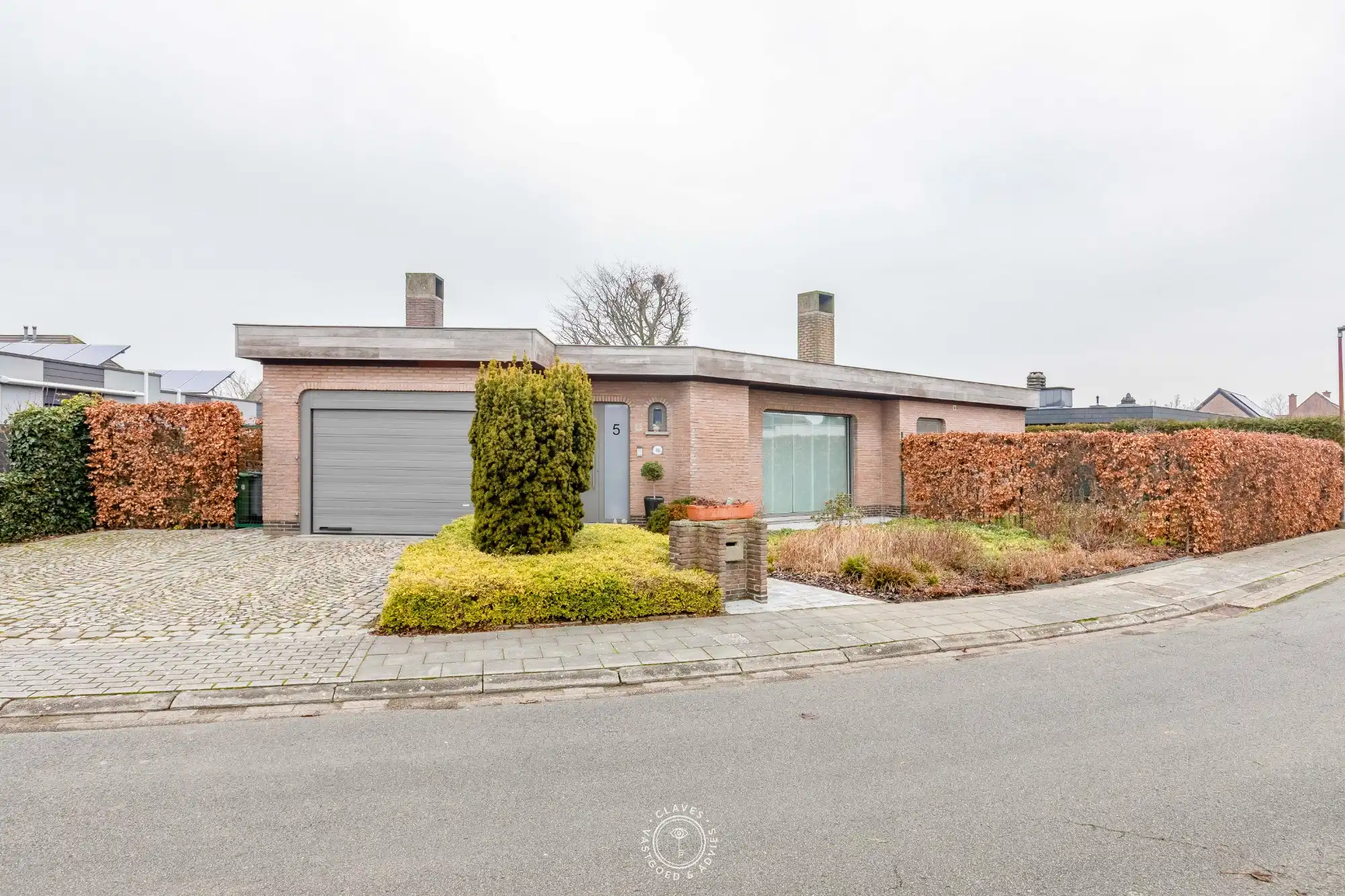 Buitengewone bungalow in doodlopende straat foto {{pictureIndex}}