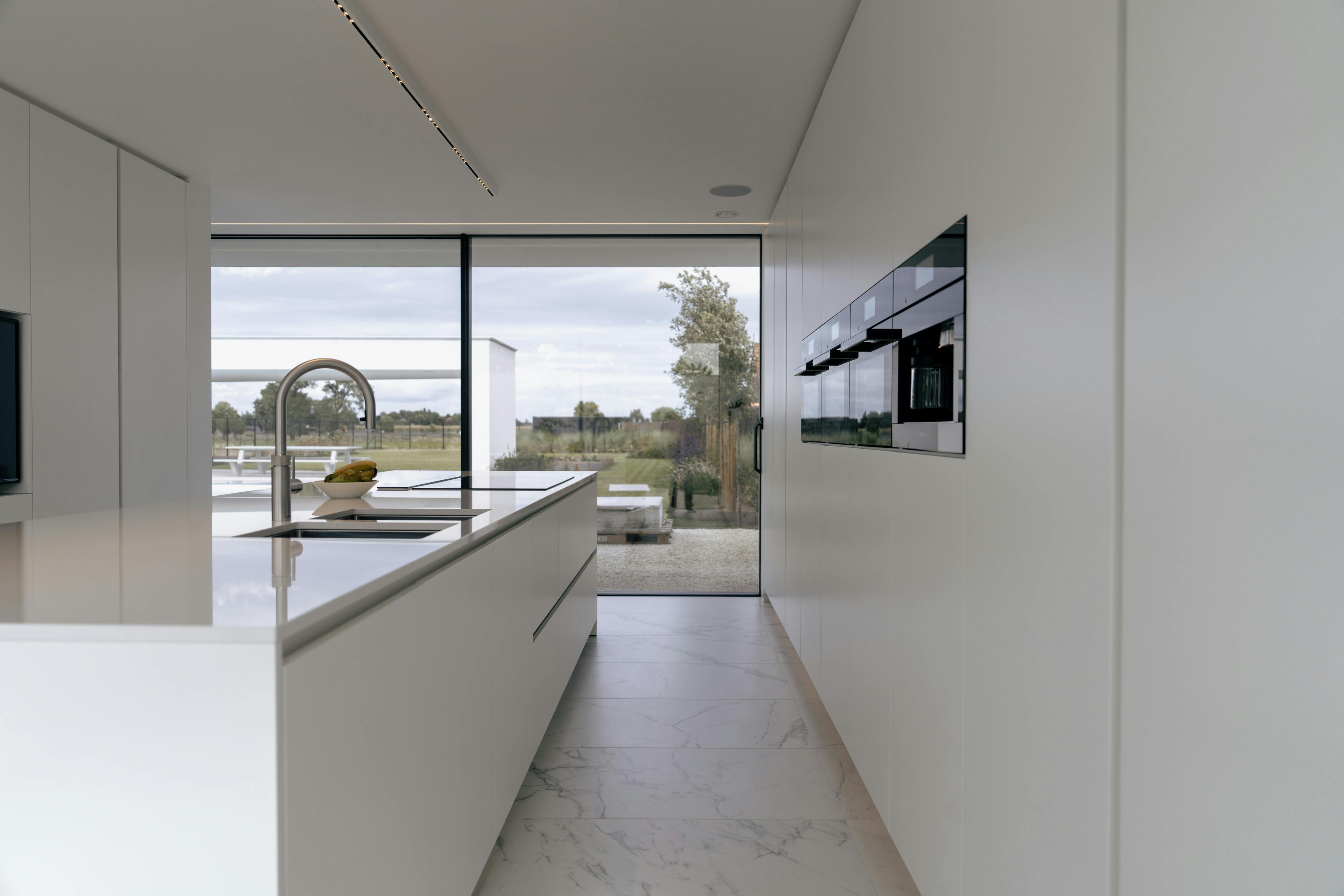 Hypermoderne strakke villa met zwembad in Gits foto 18