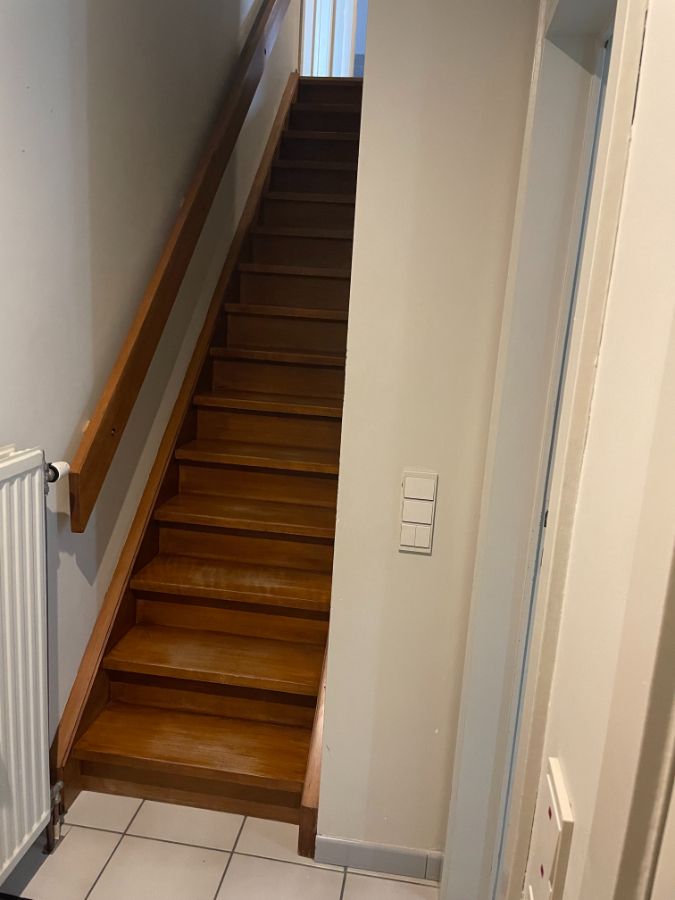 EENGEZINSWONING + garage & tuin foto 6