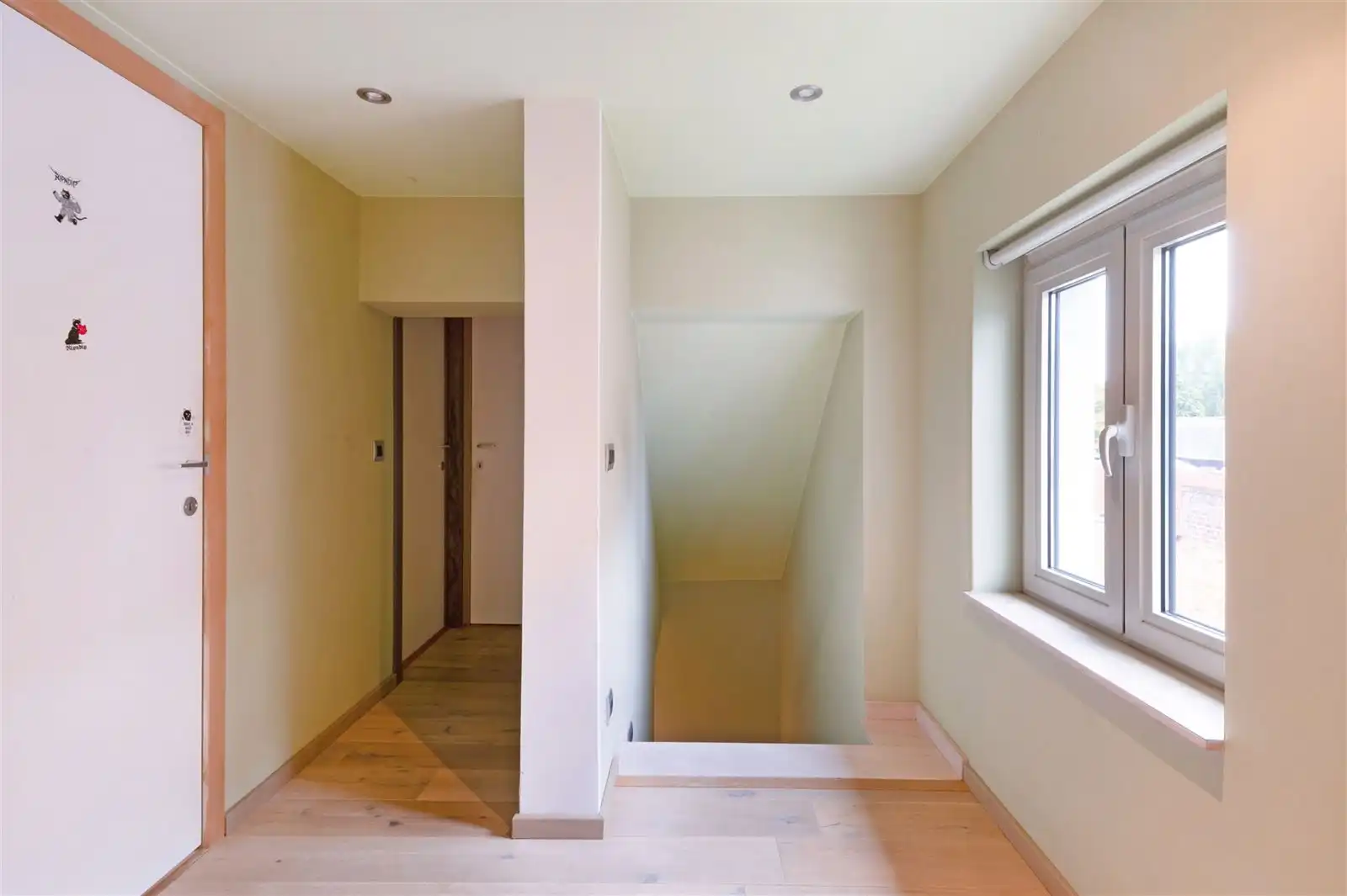 Ruime gerenoveerde gezinswoning zonder tuin foto 9