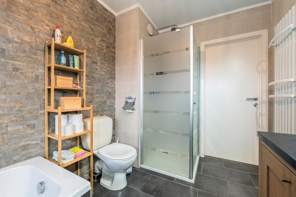 GEZELLIGE INSTAPKLARE GEZINSWONING MET 3 SLAAPKAMERS EN GARAGE IN KOZEN foto 27