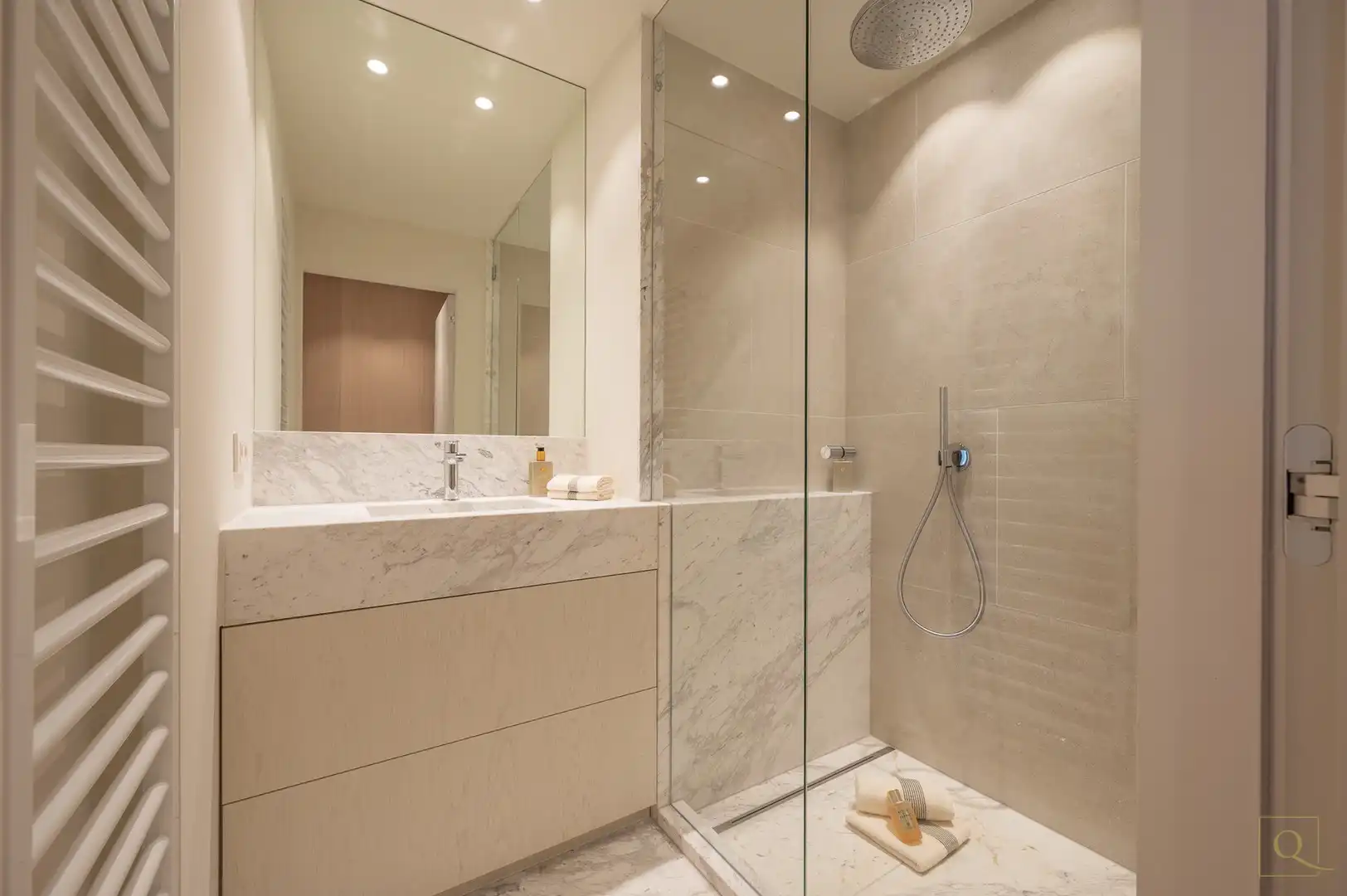 Prachtig gerenoveerd appartement met 3 slaapkamers vlakbij de Dumortierlaan. foto 21