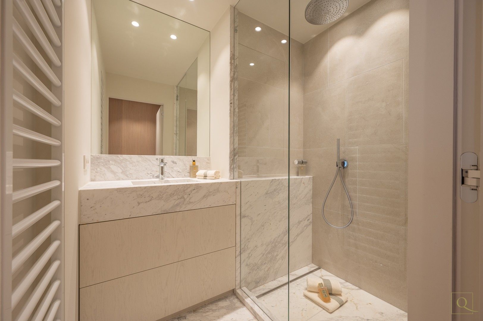 Prachtig gerenoveerd appartement met 3 slaapkamers vlakbij de Dumortierlaan. foto 21