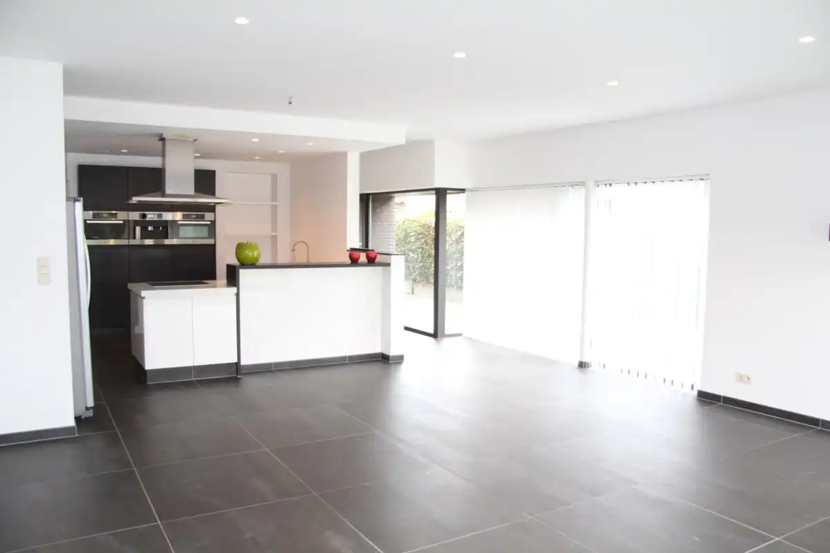 Moderne en ruime woning met 3 slk, terras en tuin  foto 9
