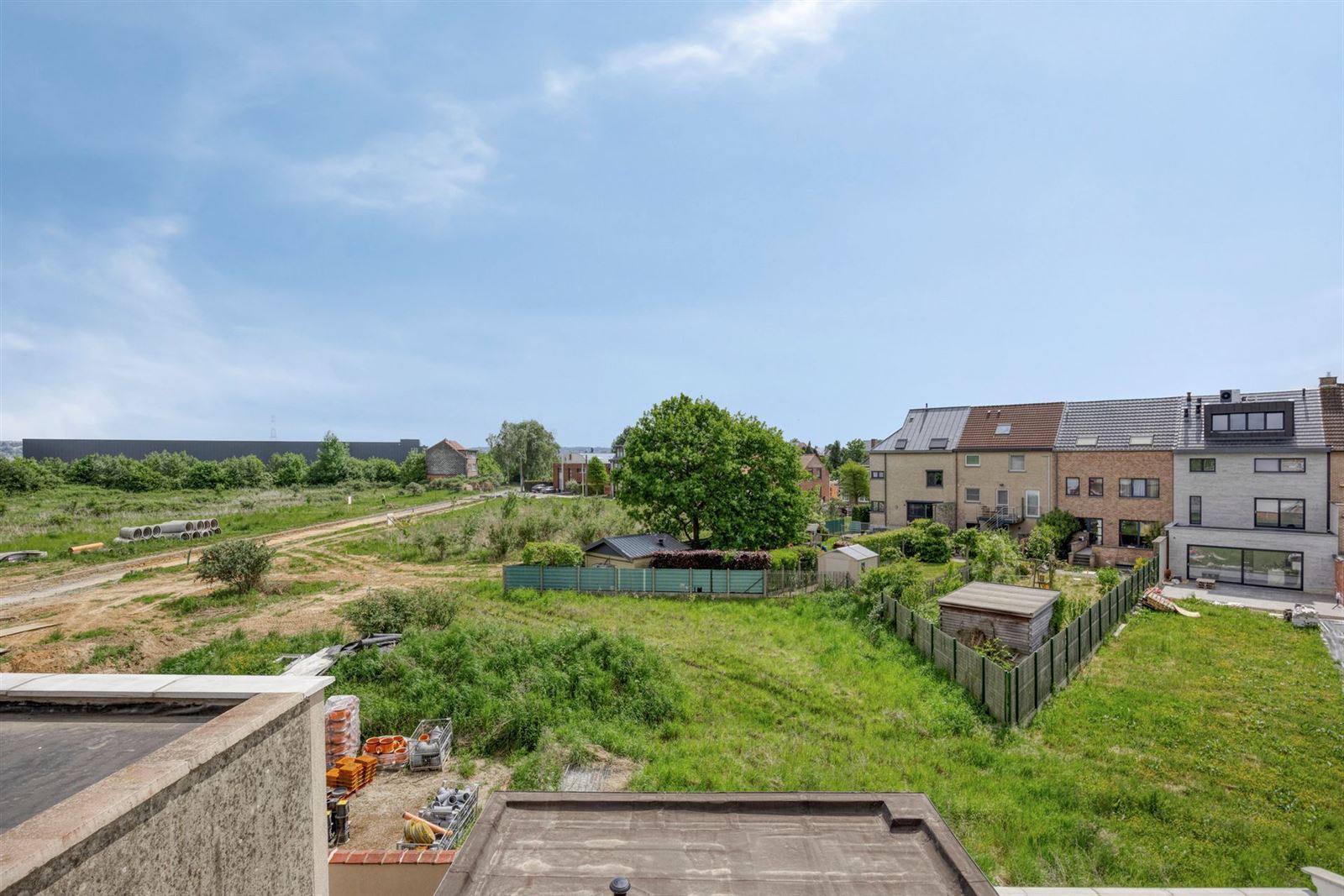 Opbrengsteigendom met handelsruimte en 3-kamer duplex appartement foto 24