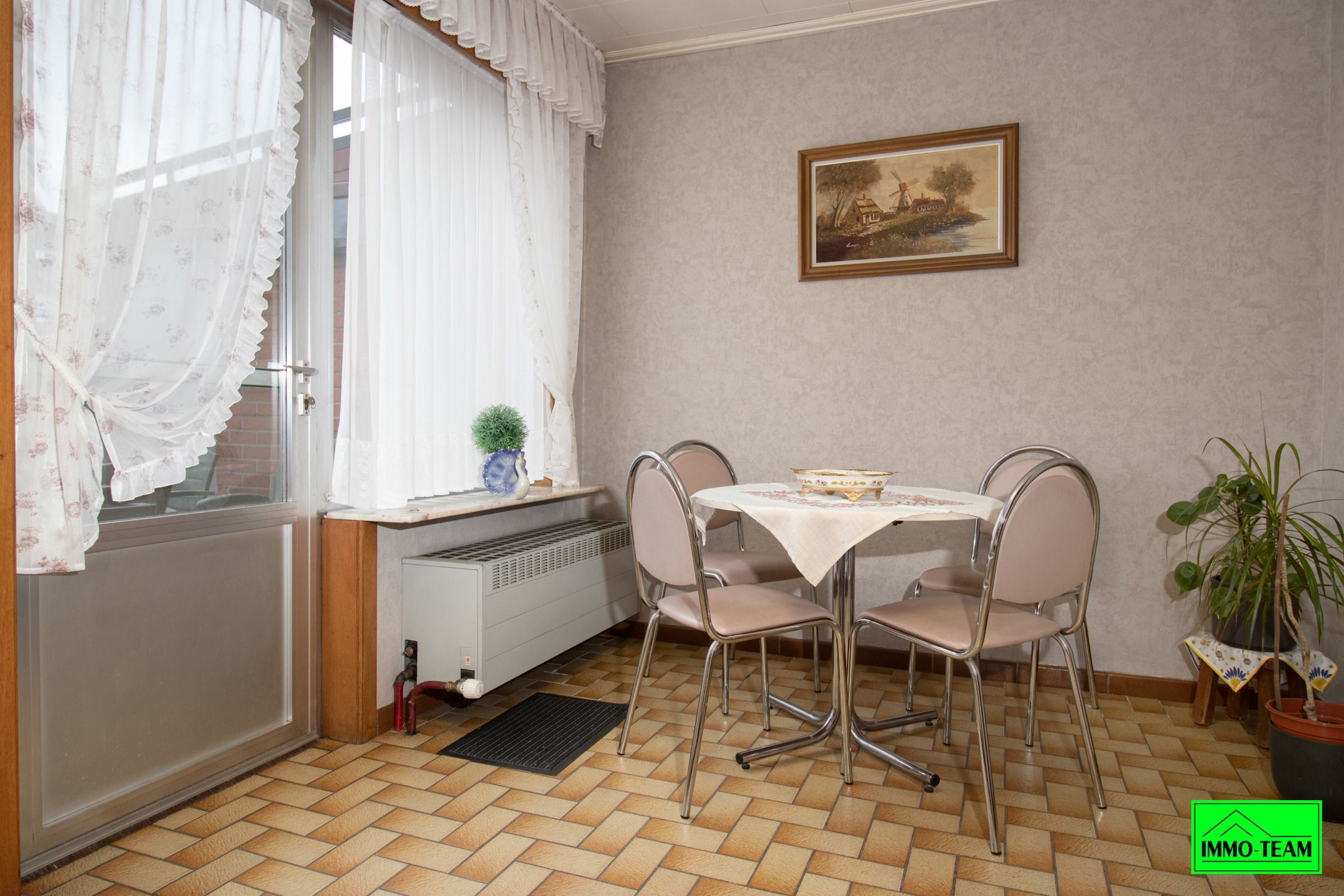 Op te frissen 2-gevelwoning nabij centrum foto 6