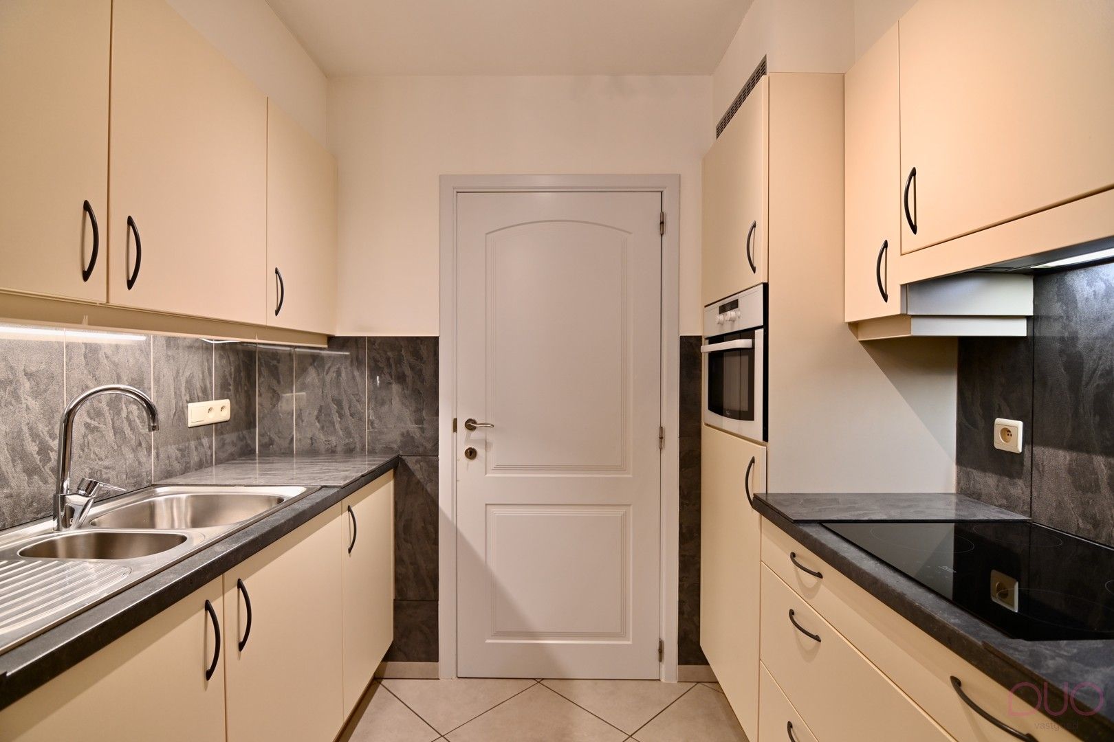 Instapklaar appartement met 2 slaapkamers in het stadscentrum van Tongeren-Borgloon (toplocatie inclusief meubels)! foto 4