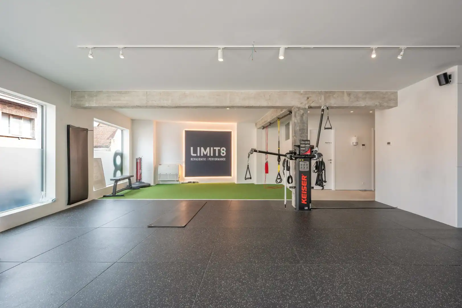 Commerciële toplocatie in Brugge – veelzijdige handelsruimte met tal van mogelijkheden! foto 9