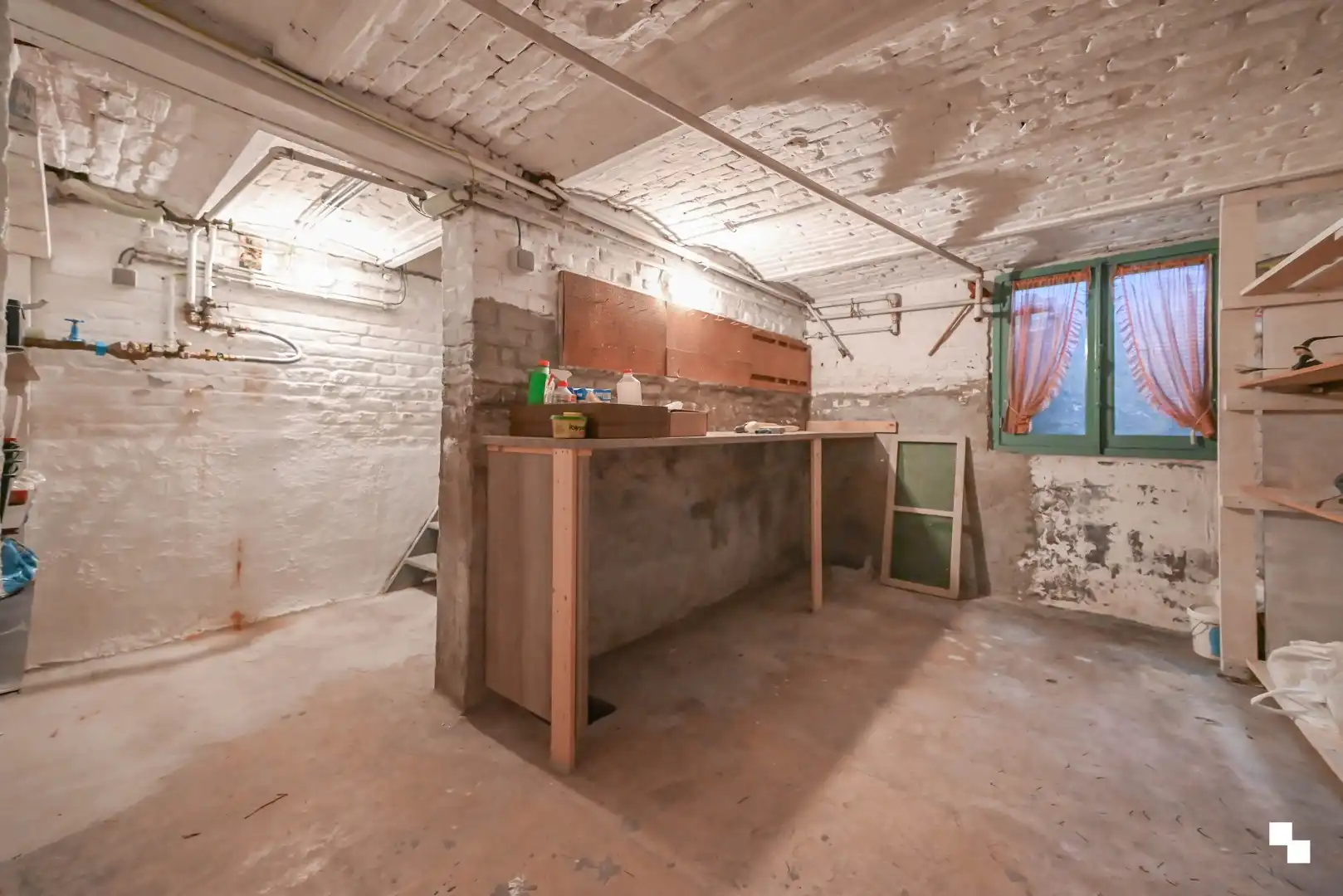 Centraal gelegen ééngezinswoning met vier slaapkamers te Izegem foto 9