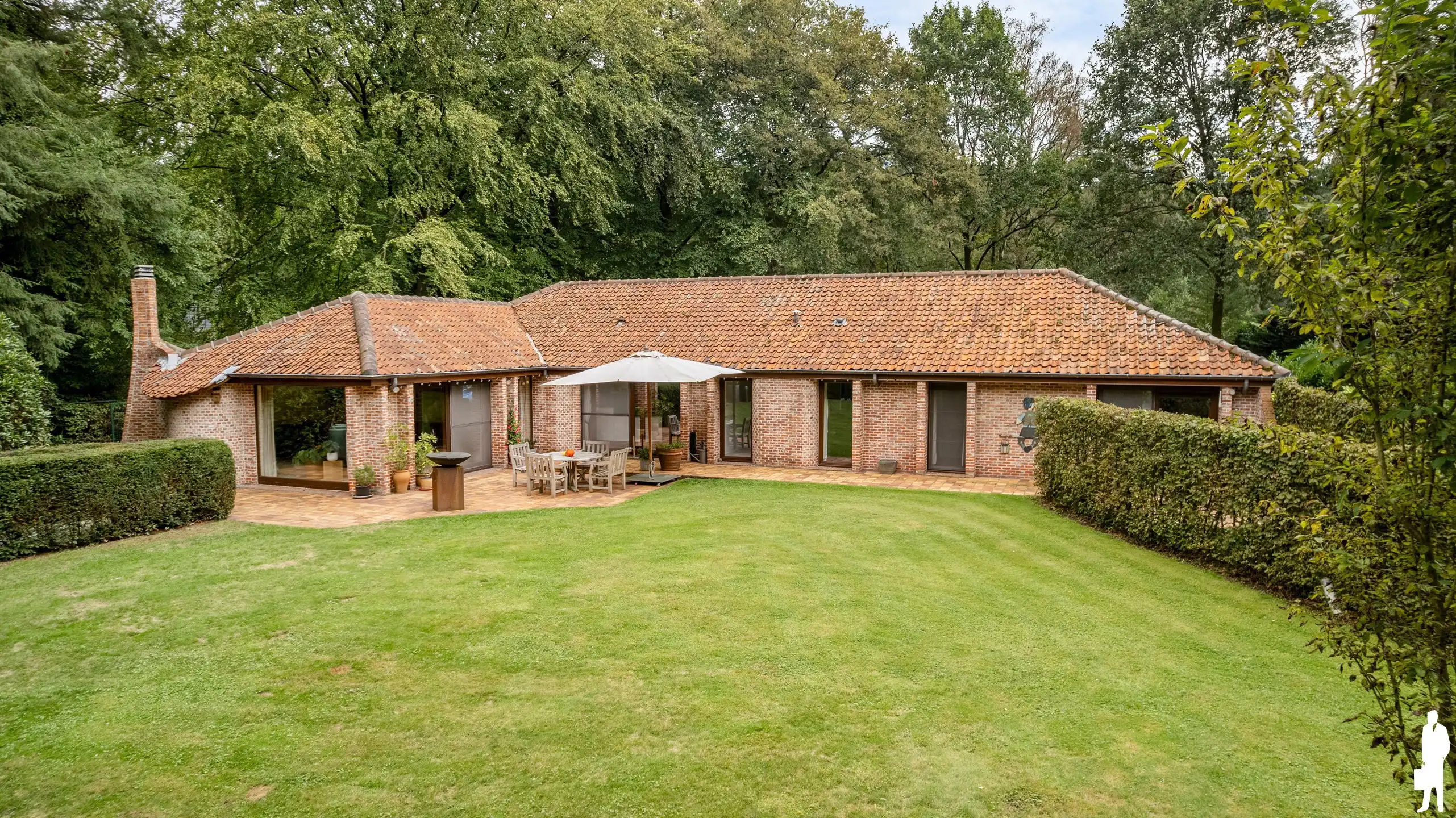 Karaktervolle gelijkvloerse villa op ca. 2.000 m² in zeer rustige, gegeerde en autoluwe wijk Dennendael en dichtbij het natuurgebied foto 41
