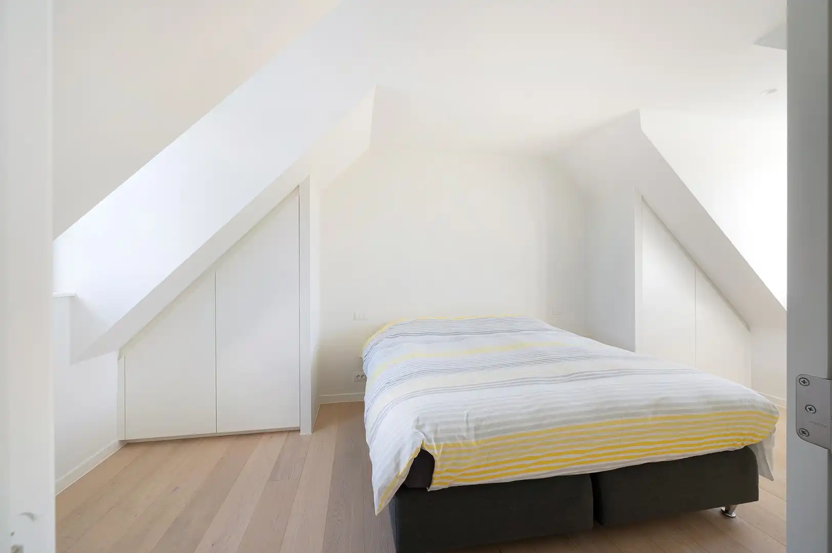 OPENDEUR ZATERDAG 18 APRIL TUSSEN 14U-16U -  Ruime woning met vier slaapkamers en een grote tuin, gelegen in een rustige en aangename omgeving. foto 29