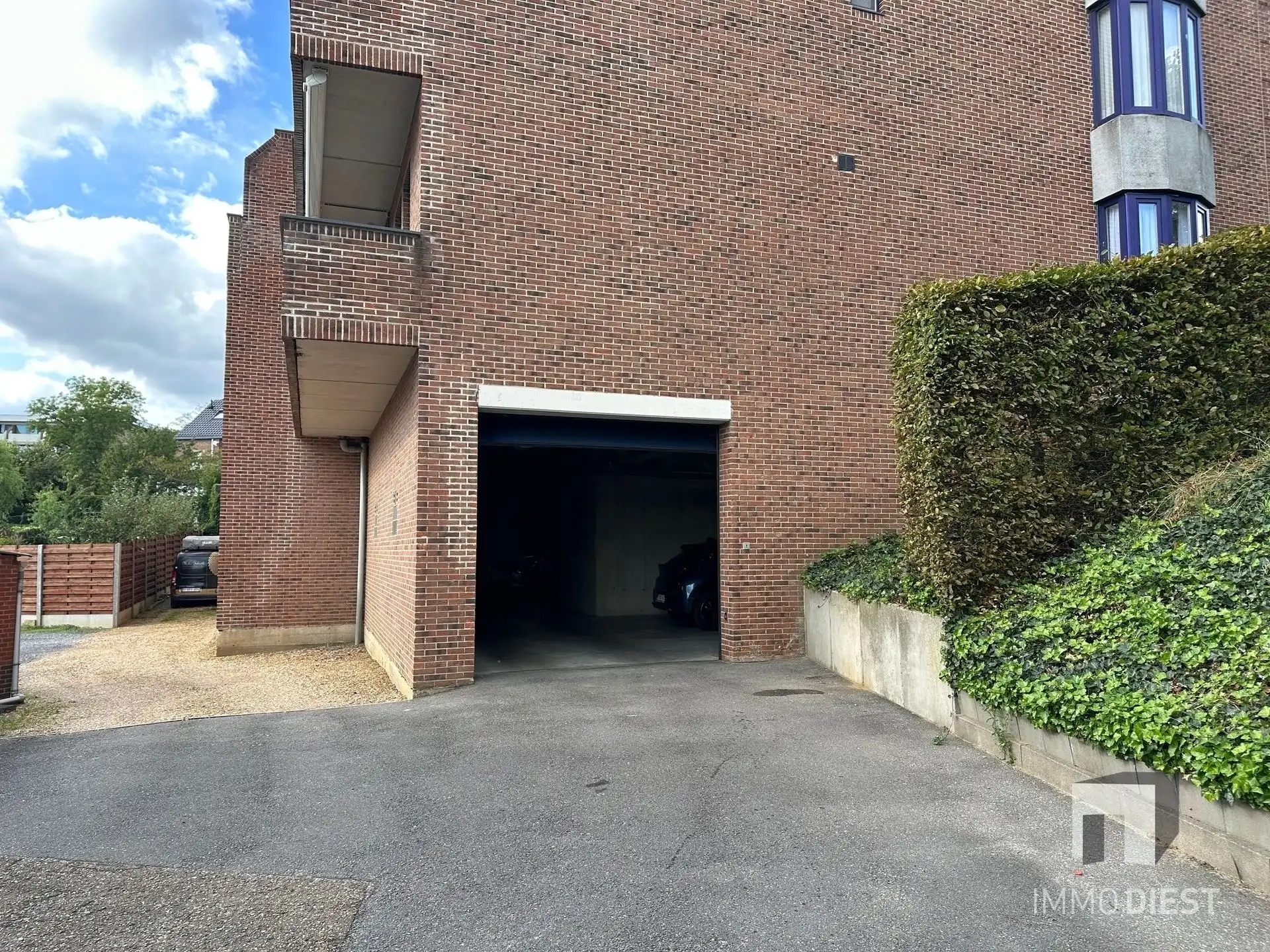 Kantoor met aparte studio, parking en 2 kelders foto 31