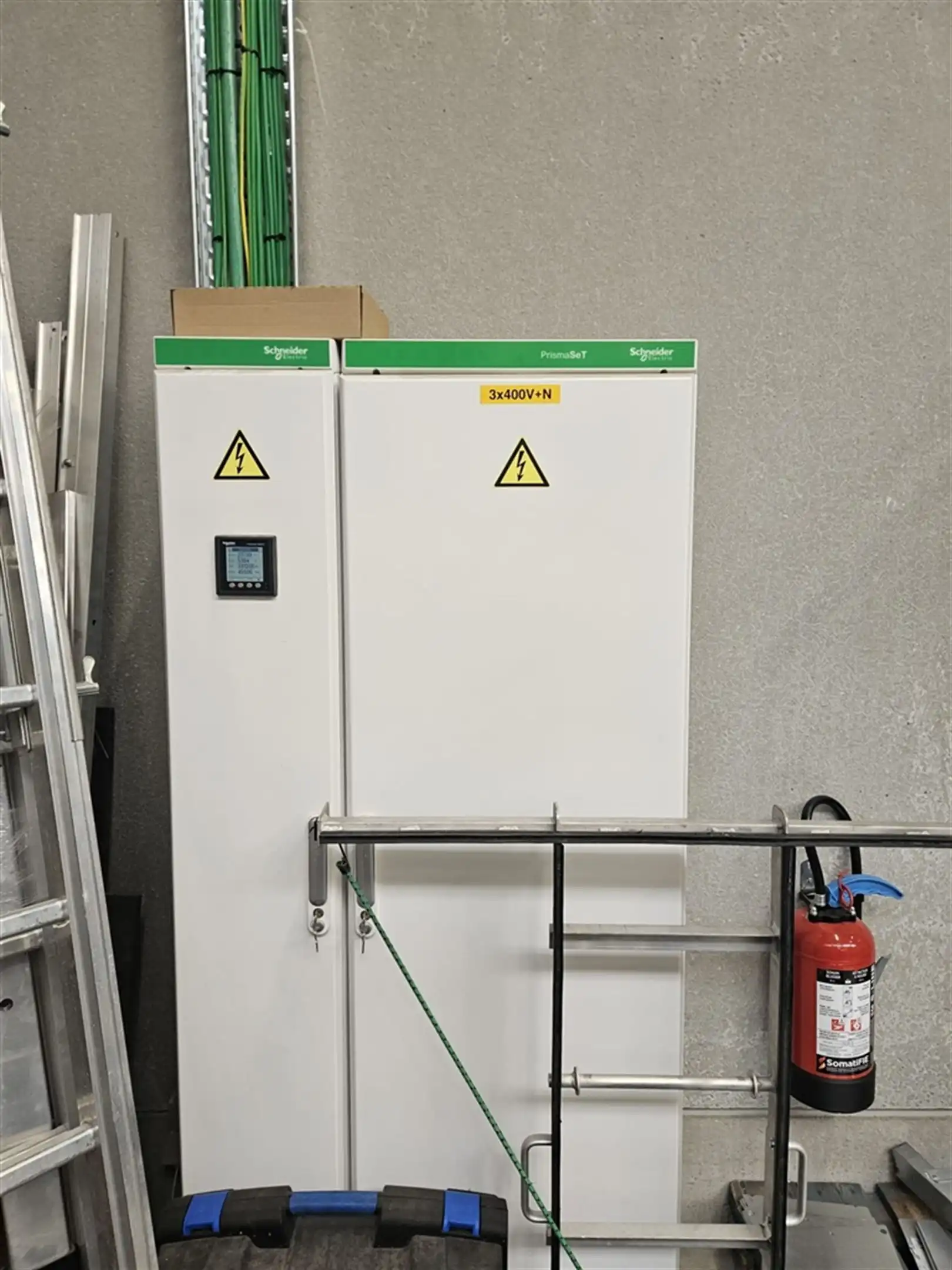 Magazijn met ingerichte kantoren foto 13