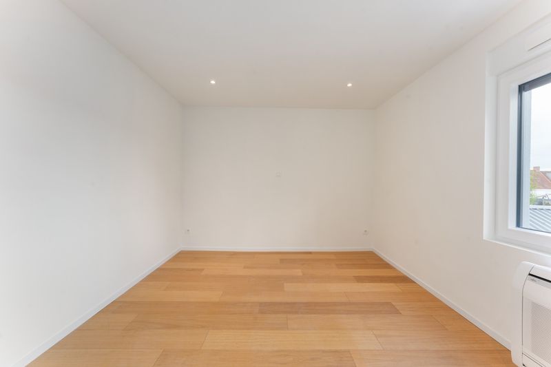 Rumbeke-'t Sterrebos. TWEEGEVEL-VILLA met hoogstaande afwerking, verfijnd interieur en ruime leefruimte. 3 slaapkamers en 2 badkamers. Exclusief mooi aanbod / uistekende ligging ! foto 12