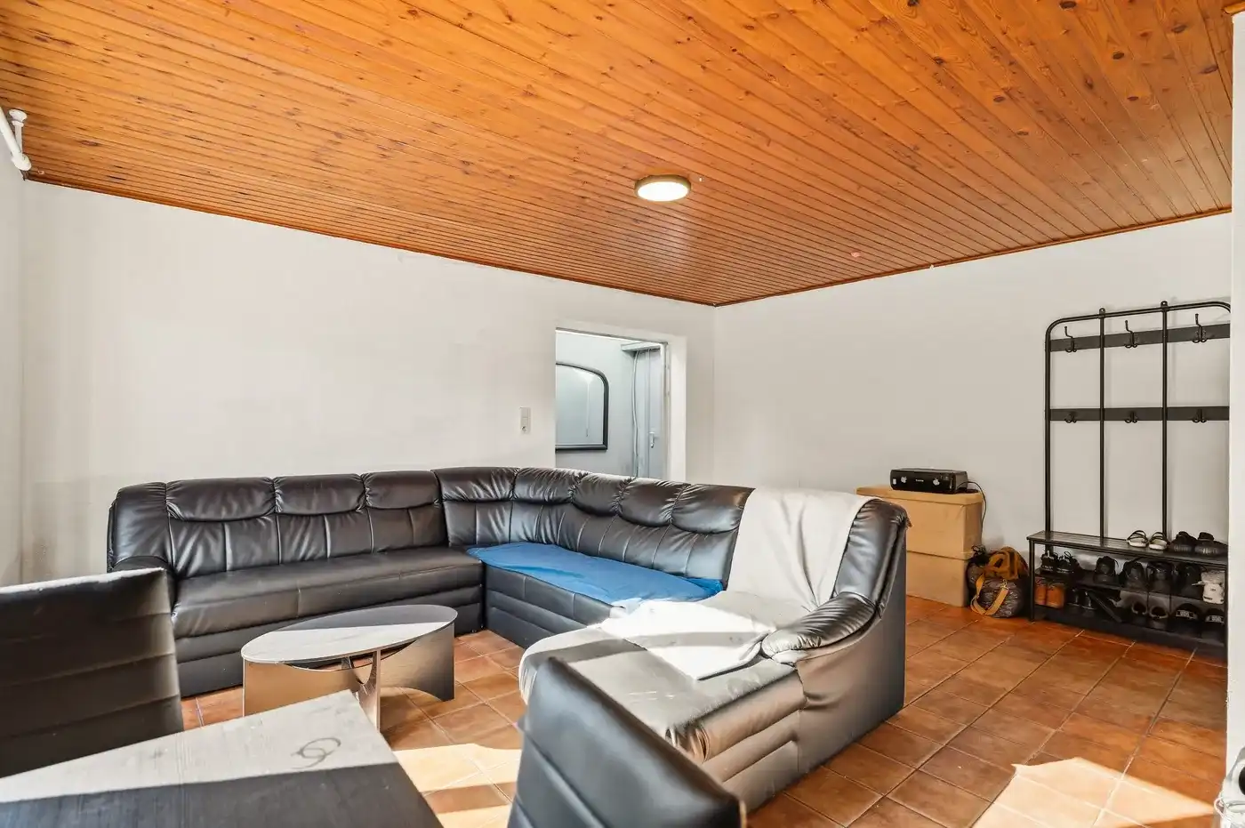Verder te renoveren woning met grote hangar met 3 slpks foto 9