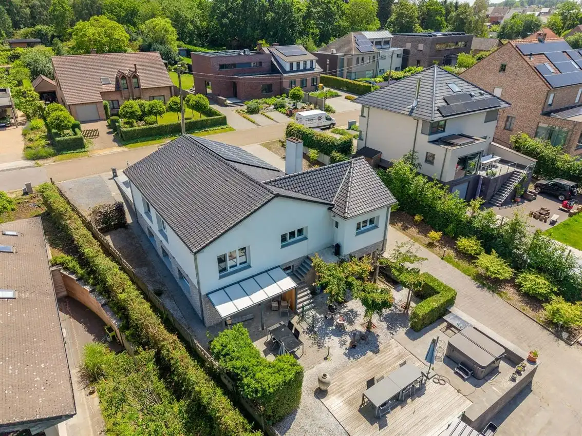 Grote tuin, zee aan ruimte en tot 5 slaapkamers foto 31