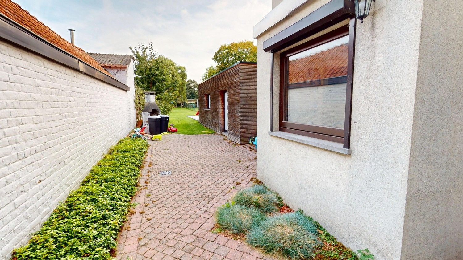 Gerenoveerde gezinswoning met 4 slaapkamers foto 14