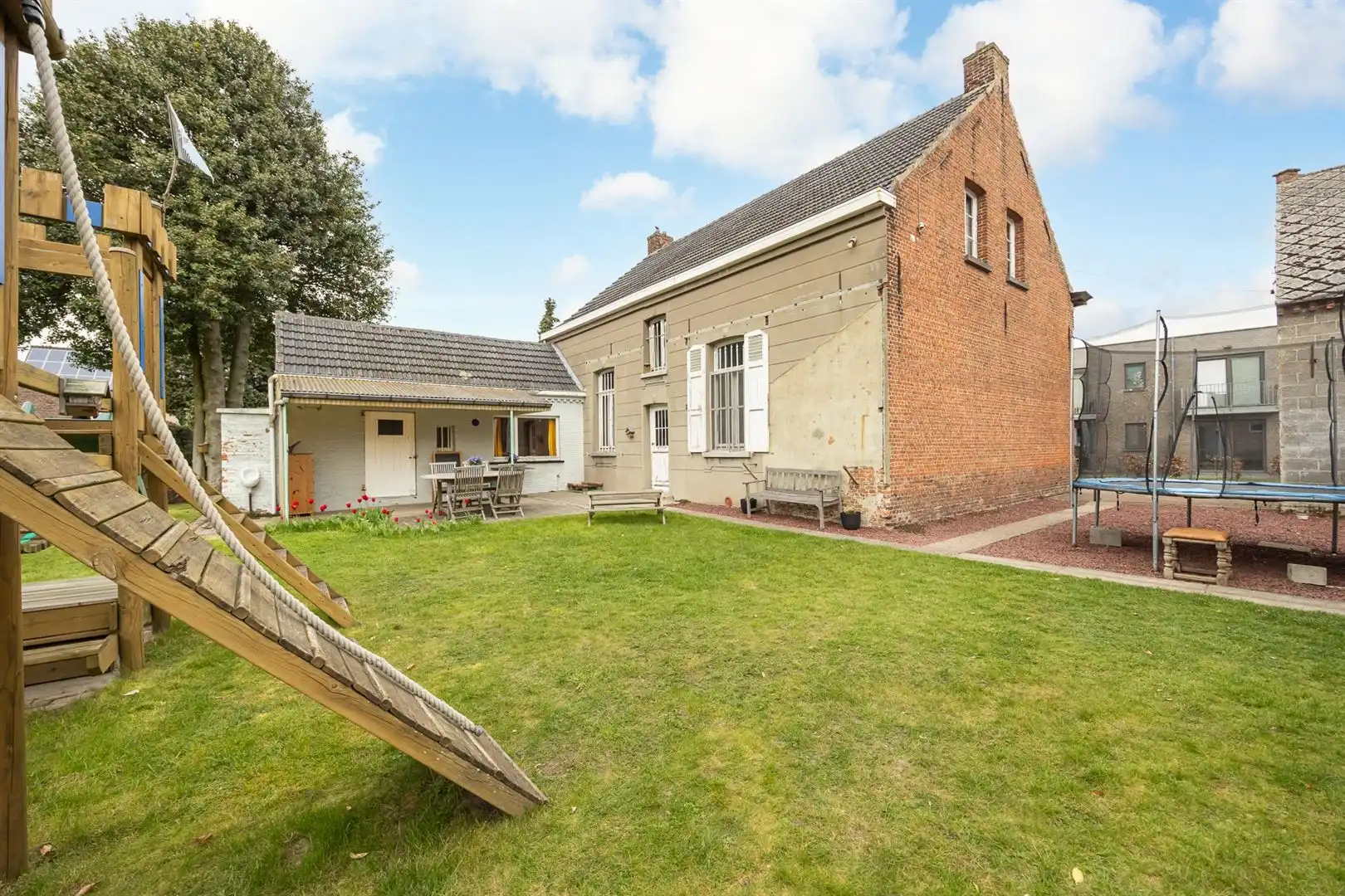 Karakterwoning met tuin en garage op een topligging! foto 2