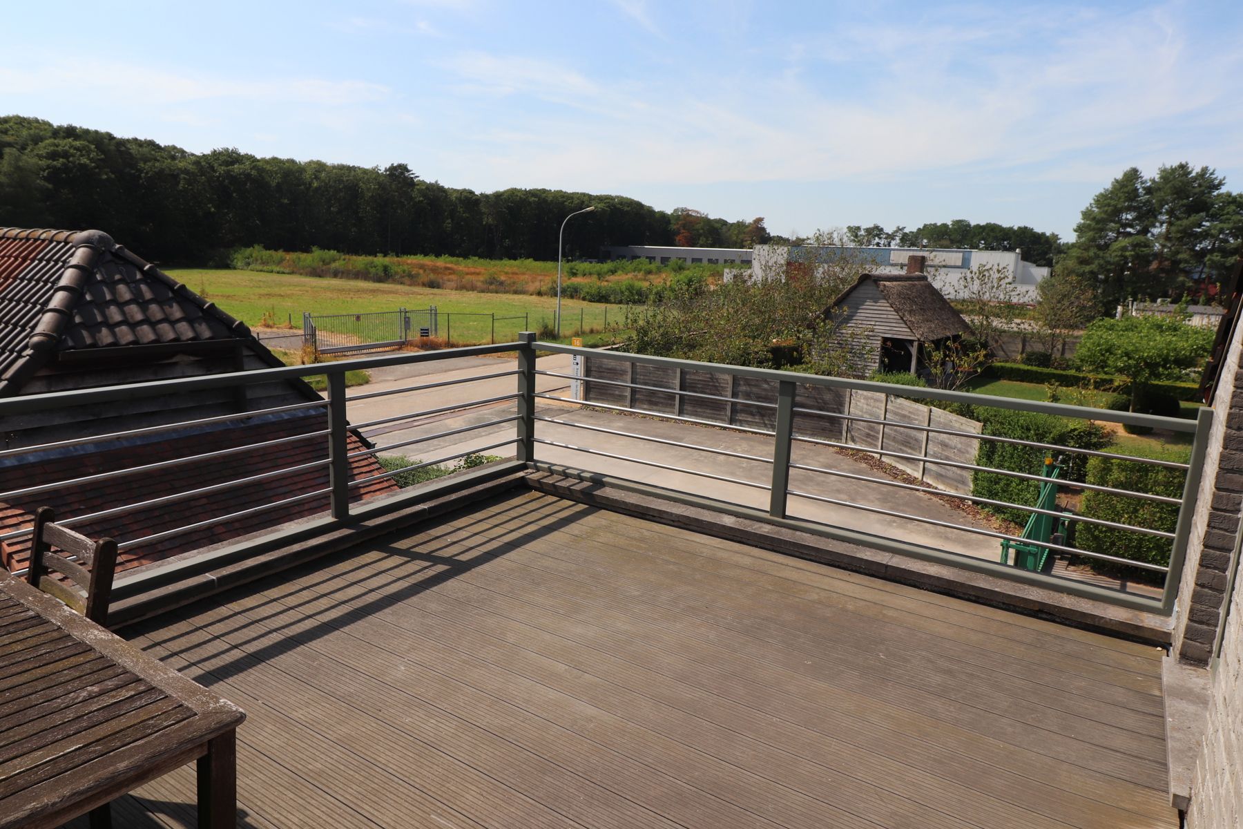 Een ruim appartement op de verdieping met 2 slaapkamers, terras en autostaanplaats. foto 13