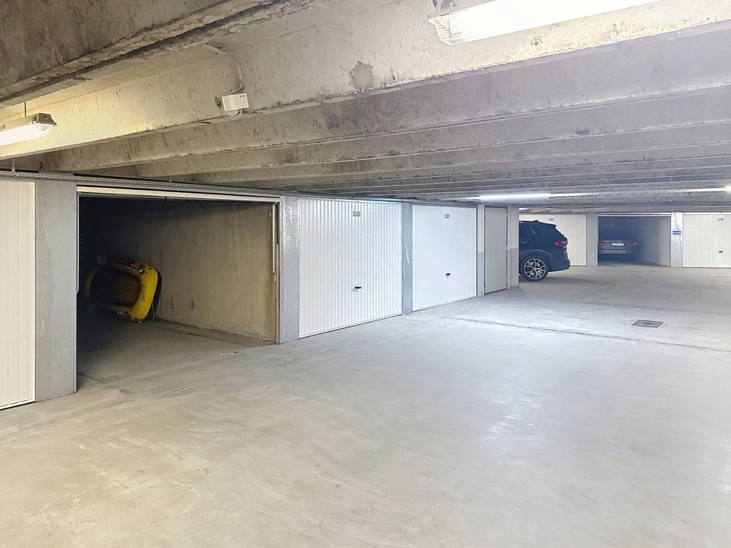 Ruime garagebox op een absolute topligging te Duinbergen foto {{pictureIndex}}