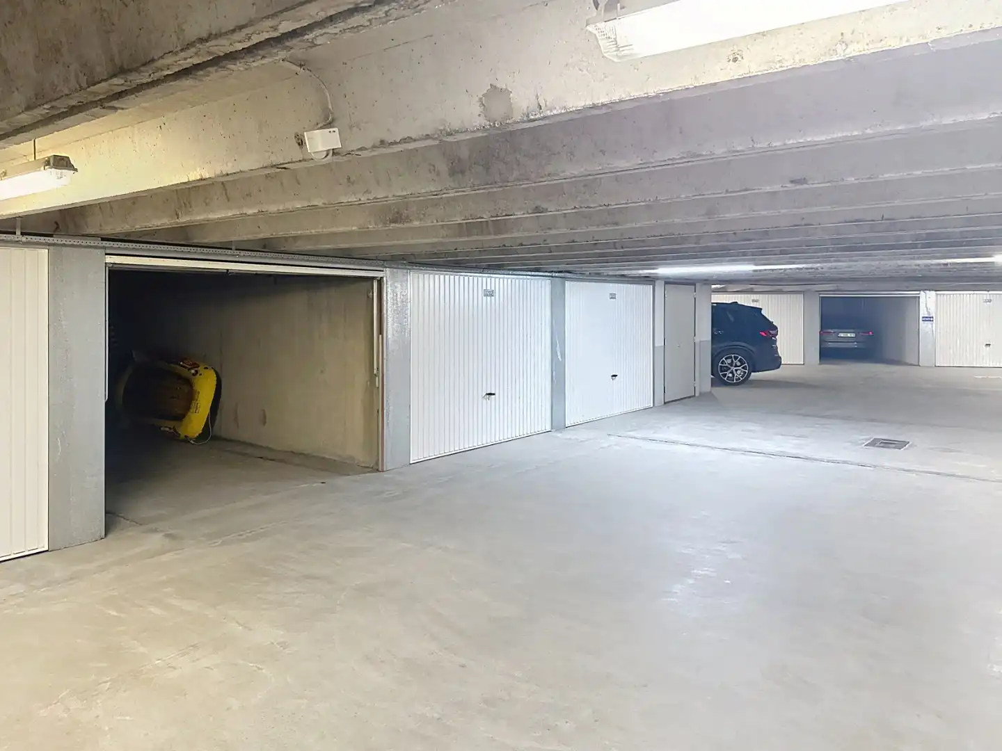 Ruime garagebox op een absolute topligging te Duinbergen foto {{pictureIndex}}