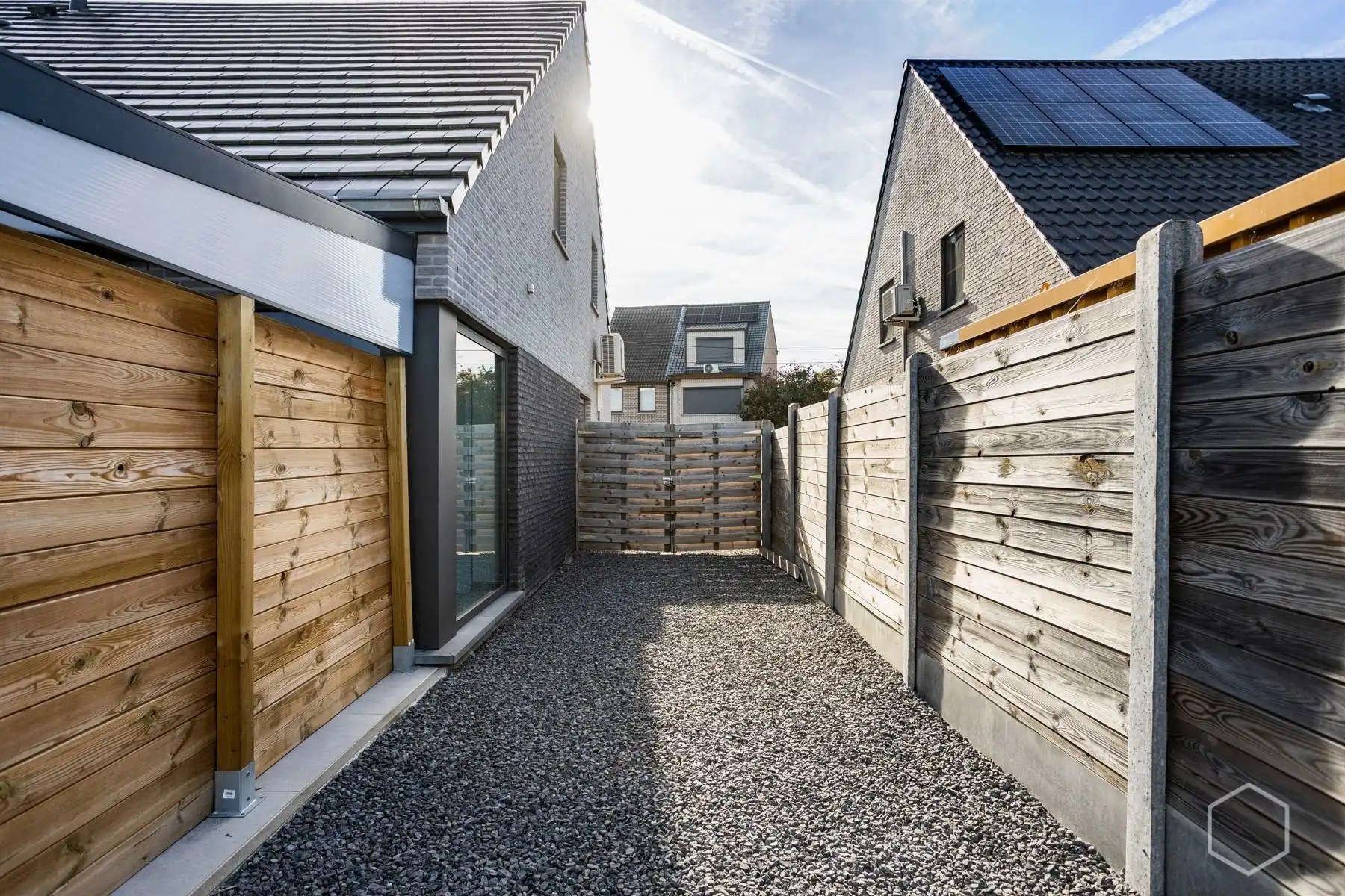 Recente HOB 2021 met 3 slaapkamers, garage en zonnige tuin foto 28