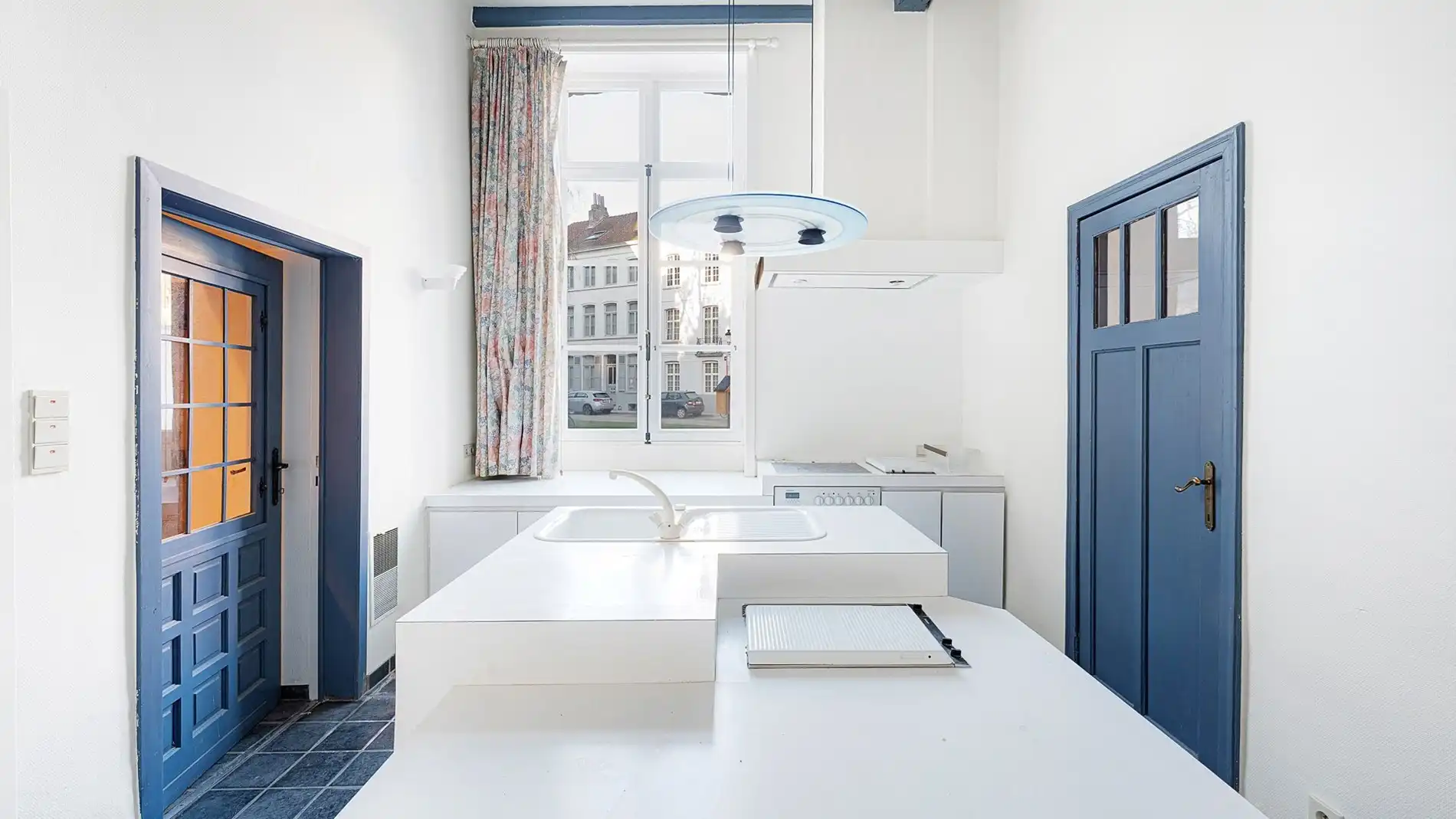 Charmante woning aan het Sint-Annaplein te Brugge foto 9