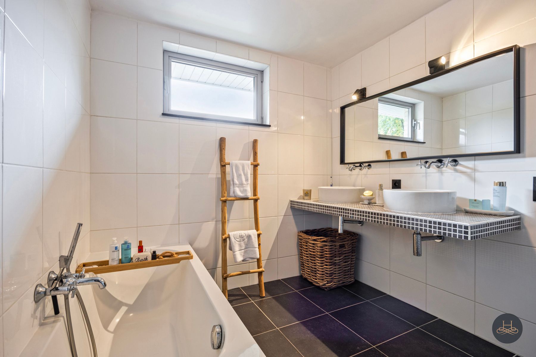 Ruime gezinswoning met zwembad in groene, rustige omgeving foto 26