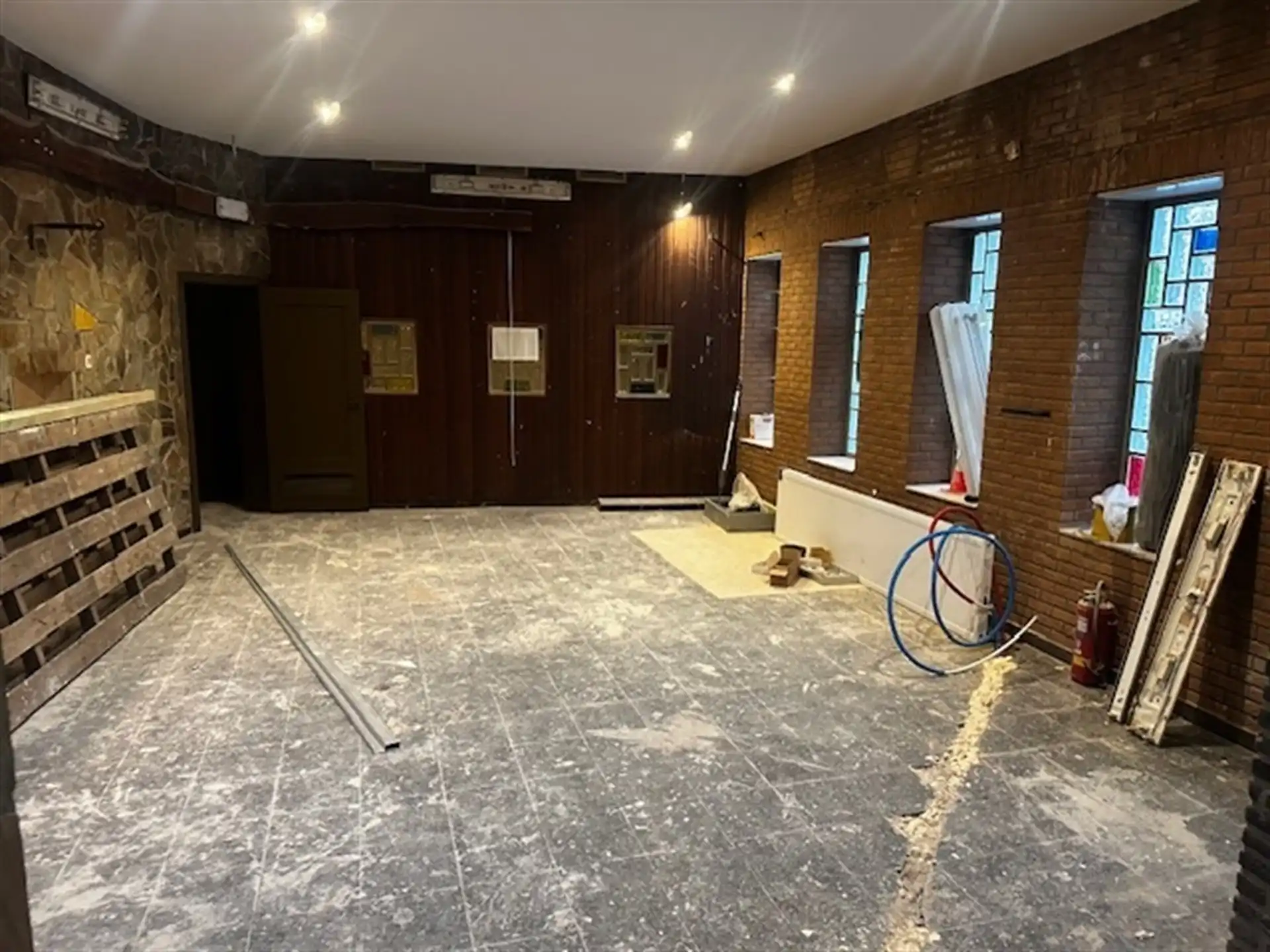 Handelsgelijkvloers (café) op commerciële ligging – 2020 foto 5