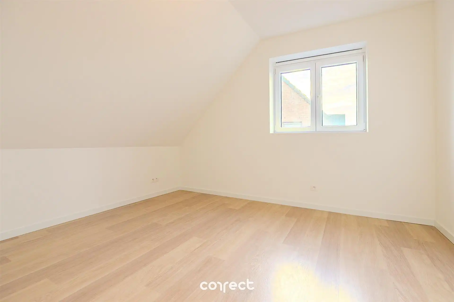 Iinstapklare nieuwbouwwoning met 3 slpkrs en tuin. foto 9