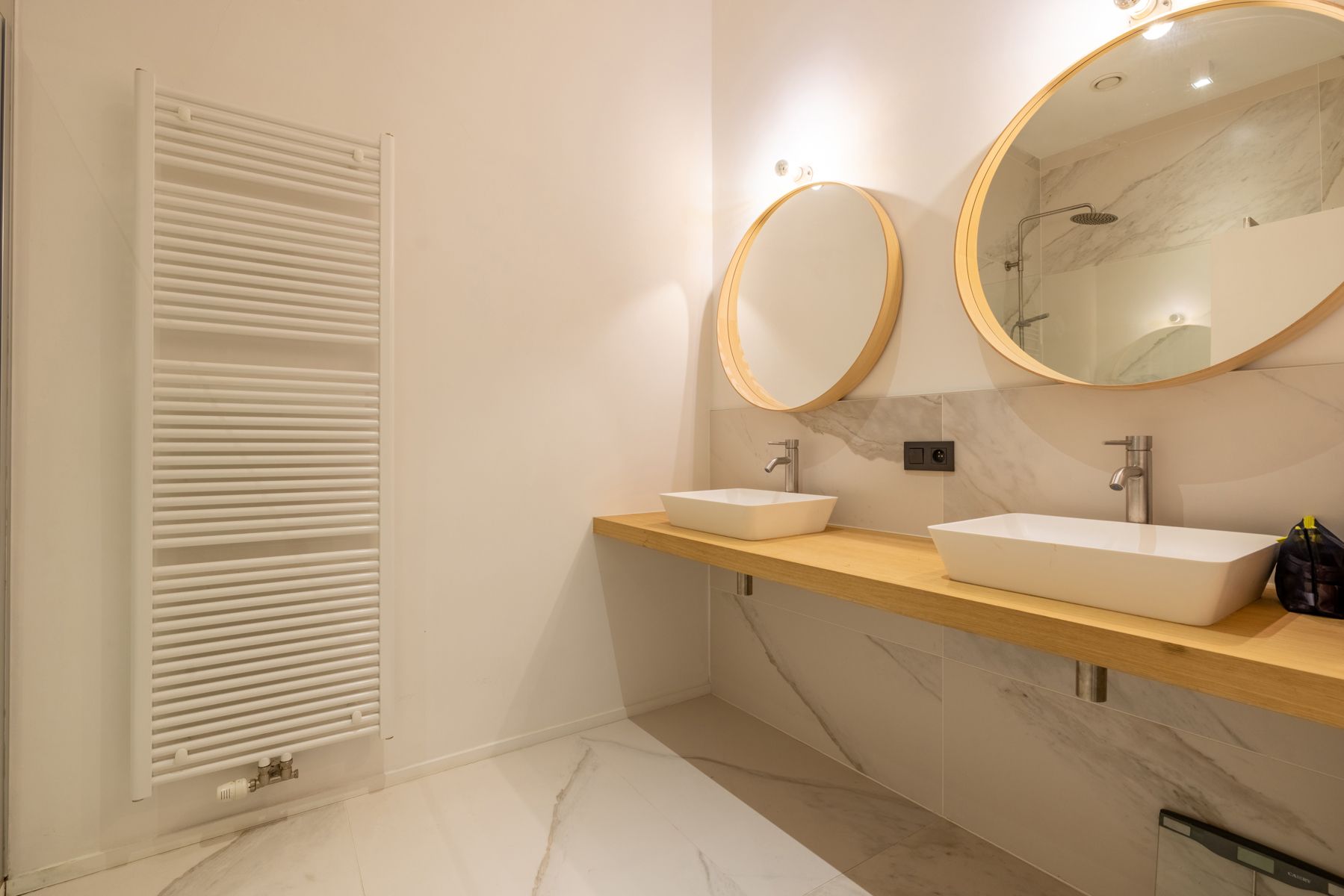 Groot drieslaapkamerappartement met 2 ruime dakterrassen! foto 14