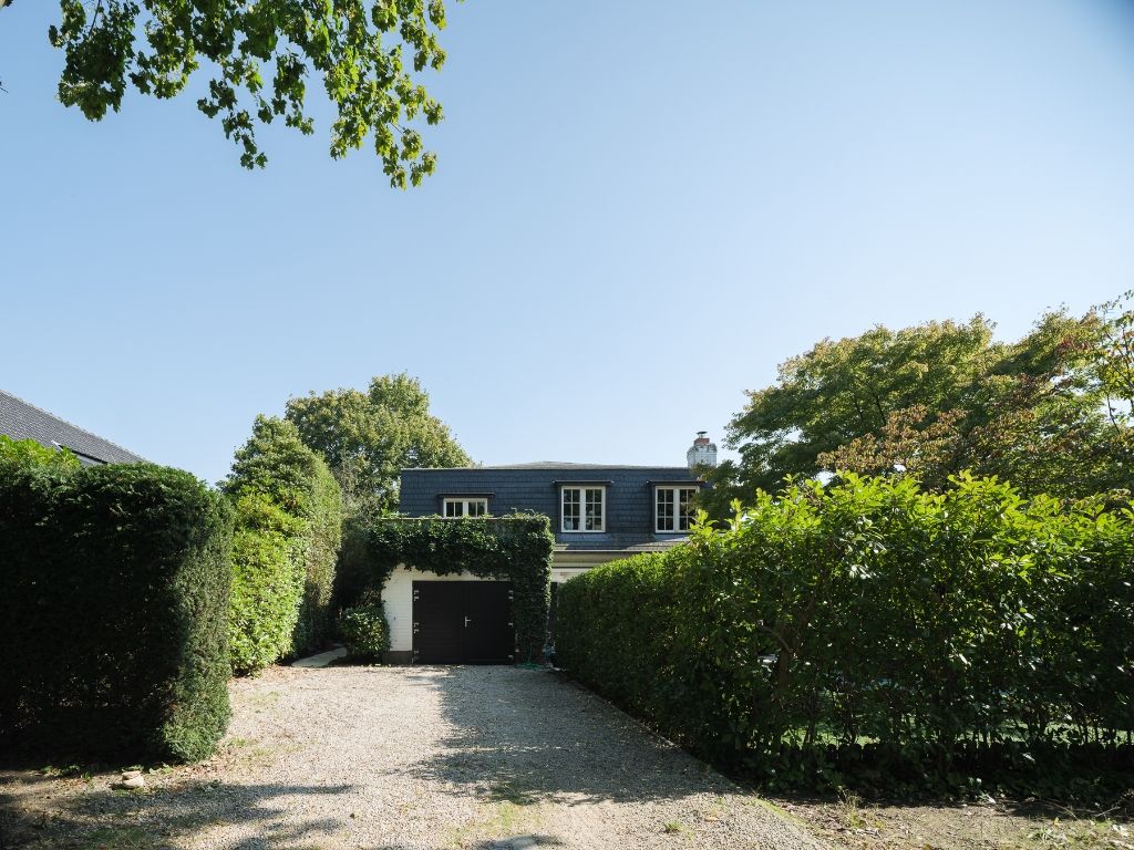 Alleenstaande Franse villa met eigen stijl en ruime tuin gelegen in de Pinte foto 17