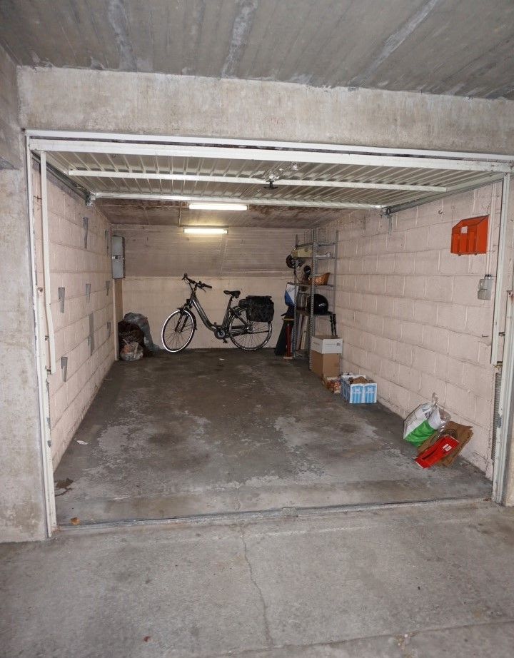 Zeer ruim appartement MET garagebox en kelder foto 14