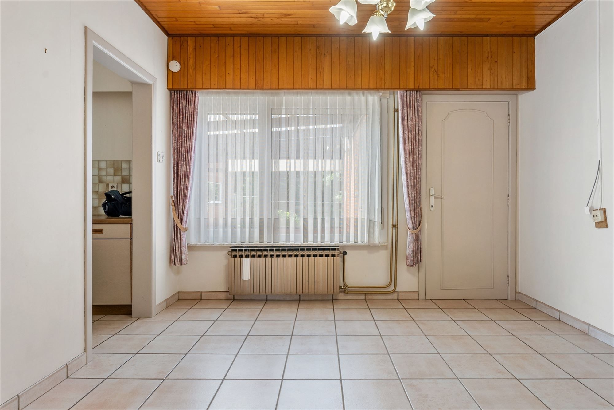 GOED ONDERHOUDEN GELIJKVLOERSE WONING MET 3 SLAAPKAMERS RUSTIG GELEGEN TE STAL foto 11