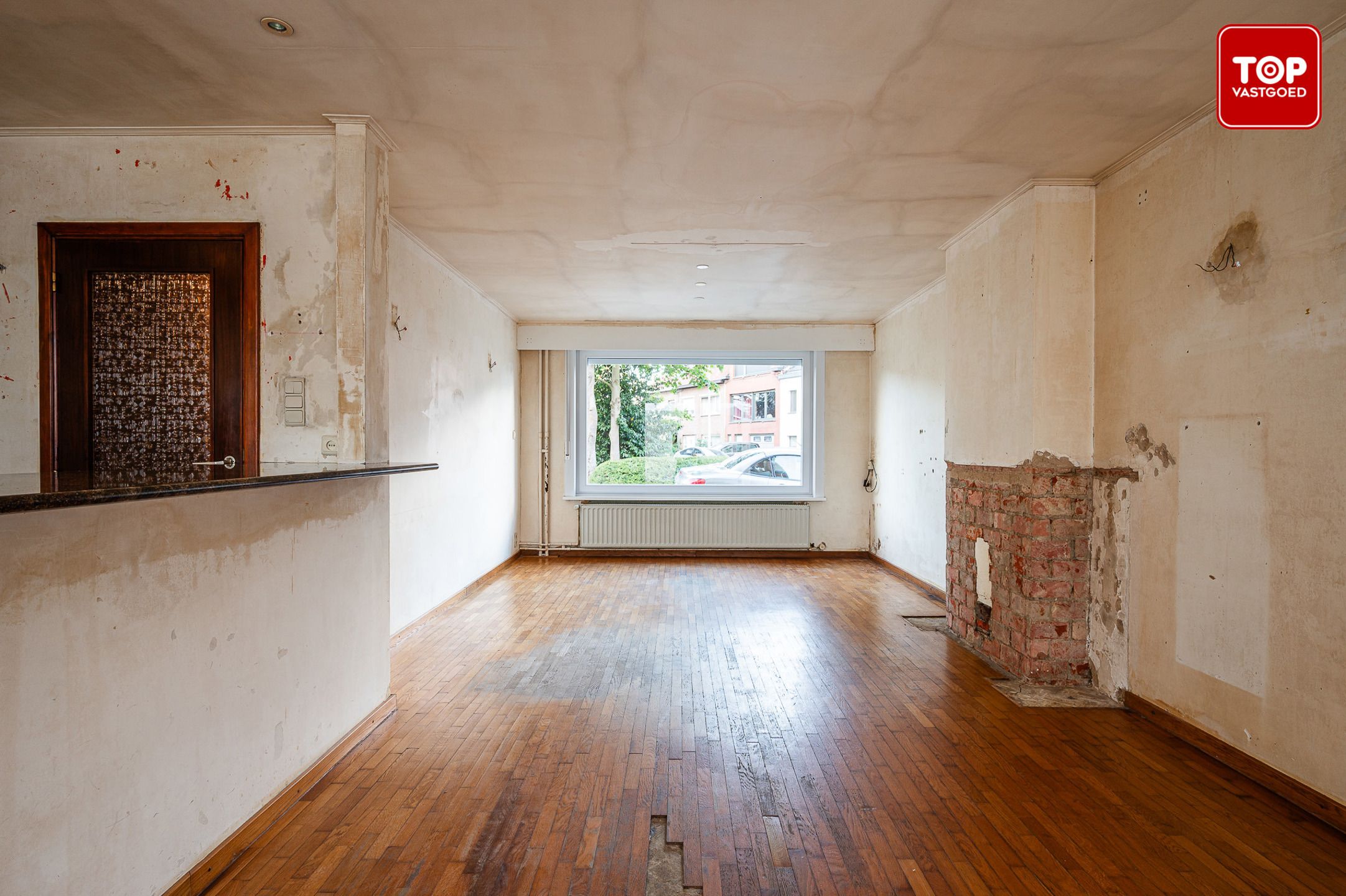 Te renoveren half open woning met tuin en garage. foto 8