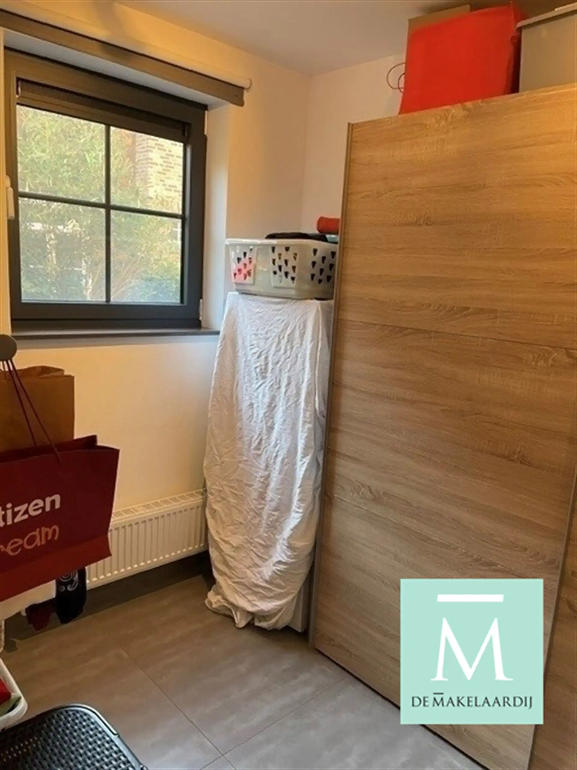Uiterst verzorgd gelijkvloers 2-slaapkamer appartement, ruim terras met tuin en carport! foto 7