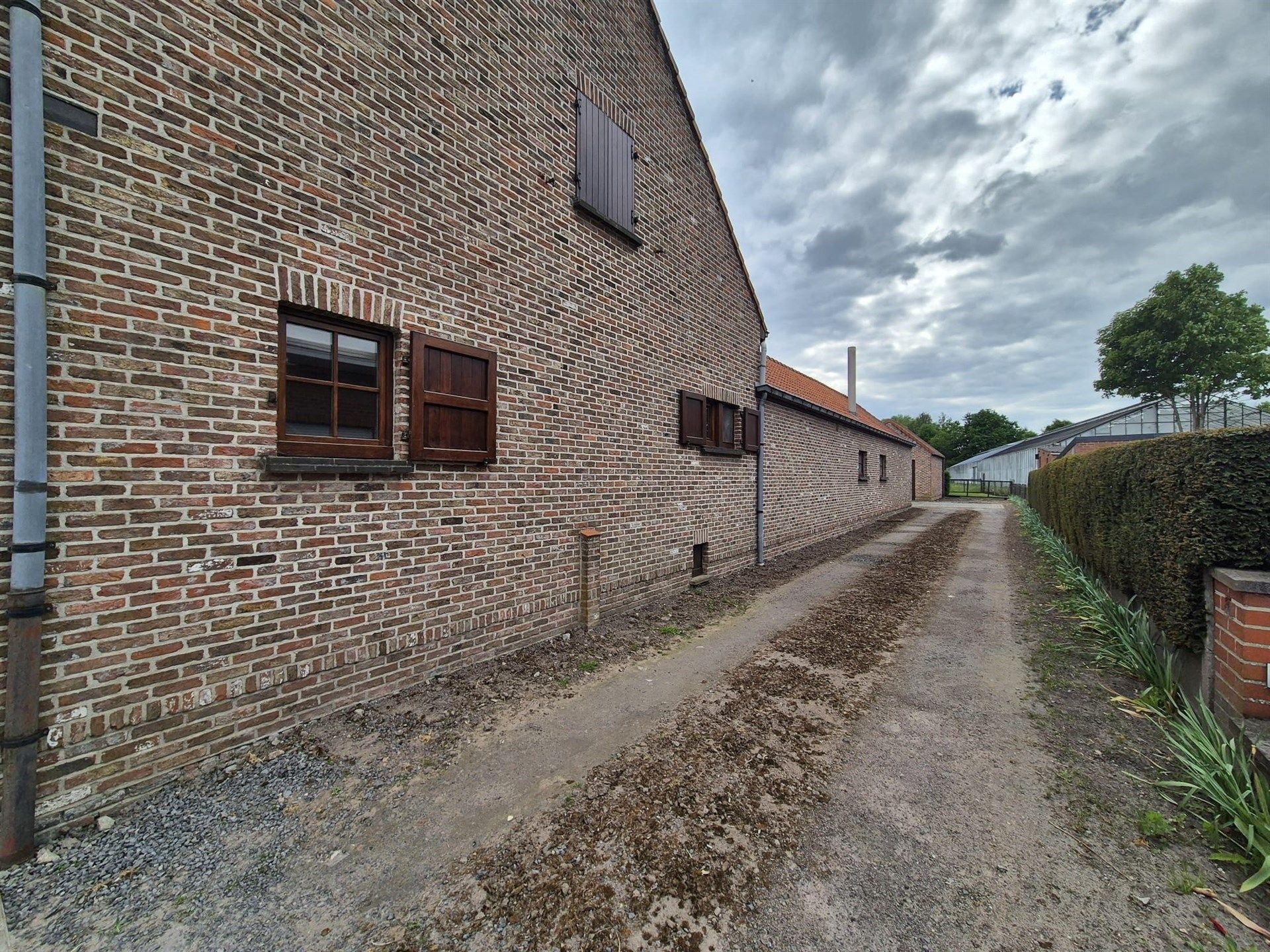 Charmante open bebouwing met tuin en dubbele garage. foto 16
