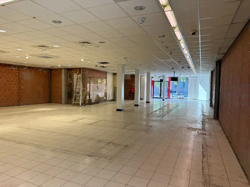 Handelsruimte te huur van 319 m² foto 6