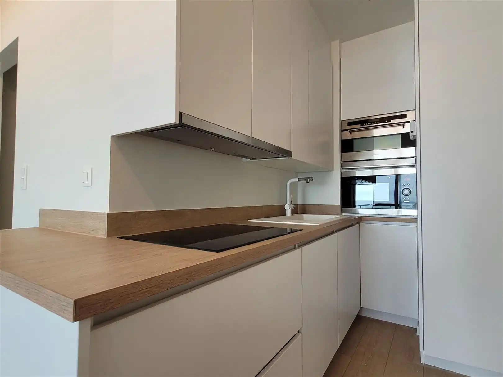 Modern appartement met uitzicht op zee en casino foto 10