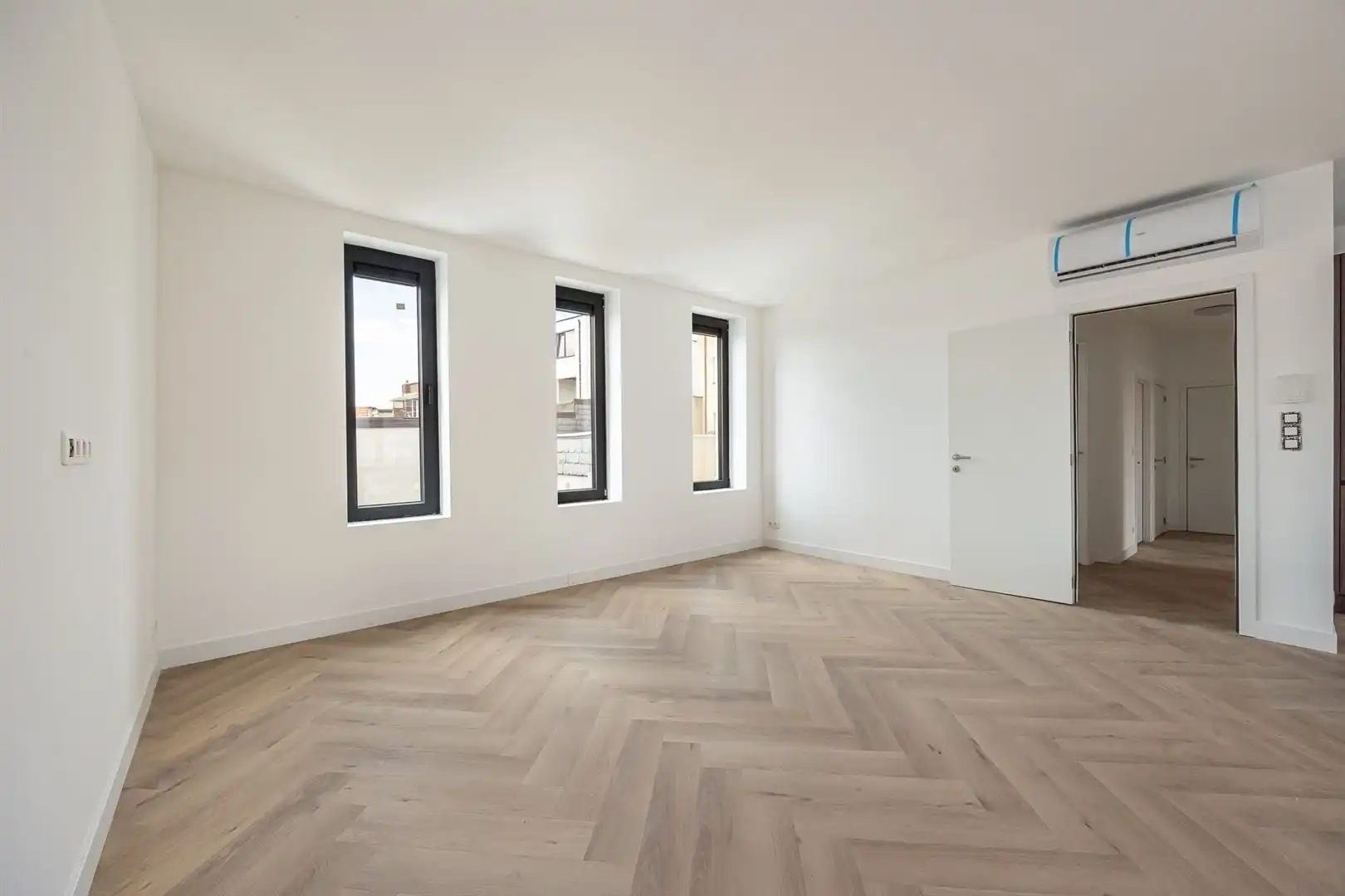 Lichtrijk renovatie appartement met 2 slaapkamers op toplocatie in Merksem foto 18
