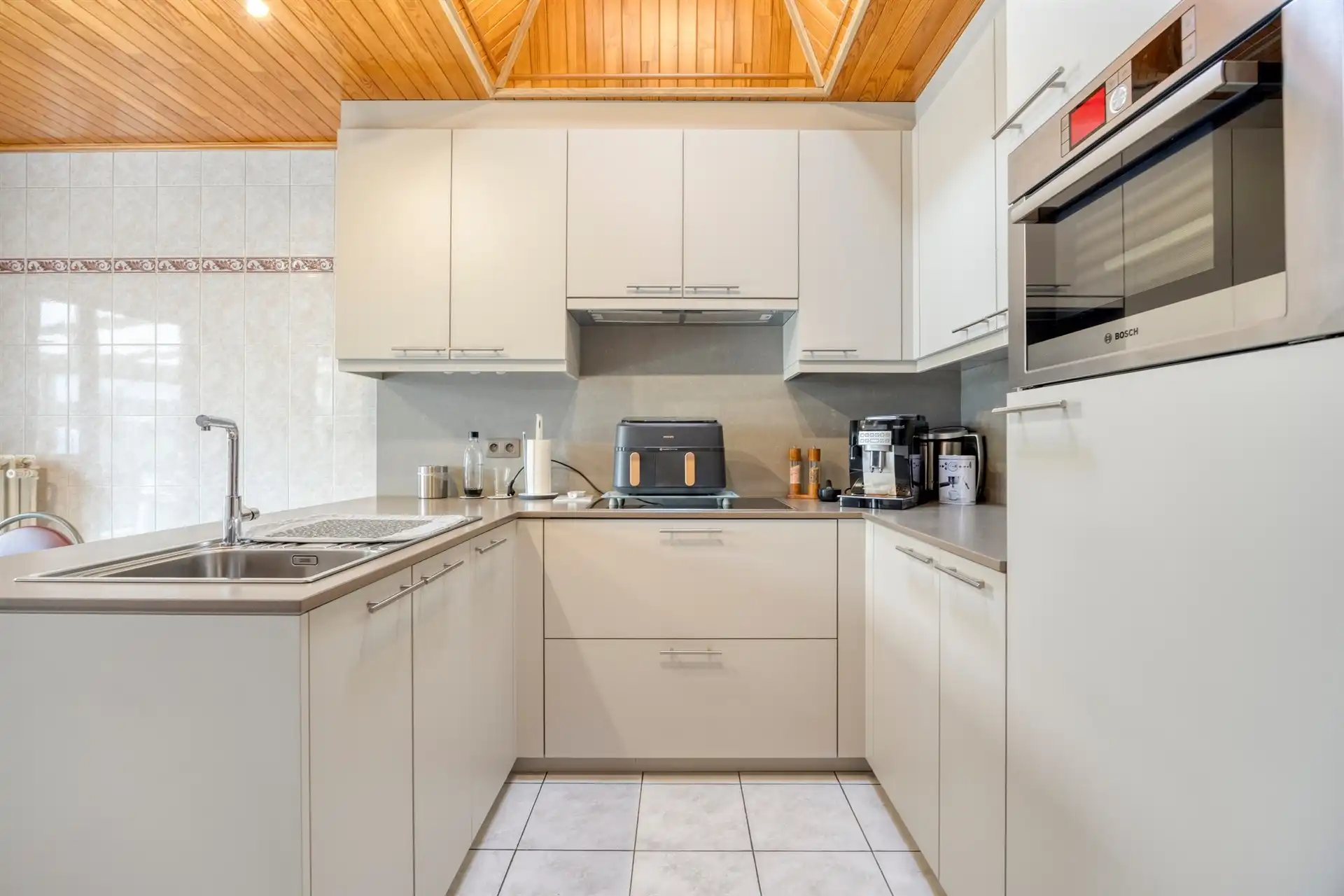 Zeer nette bungalow woning foto 11