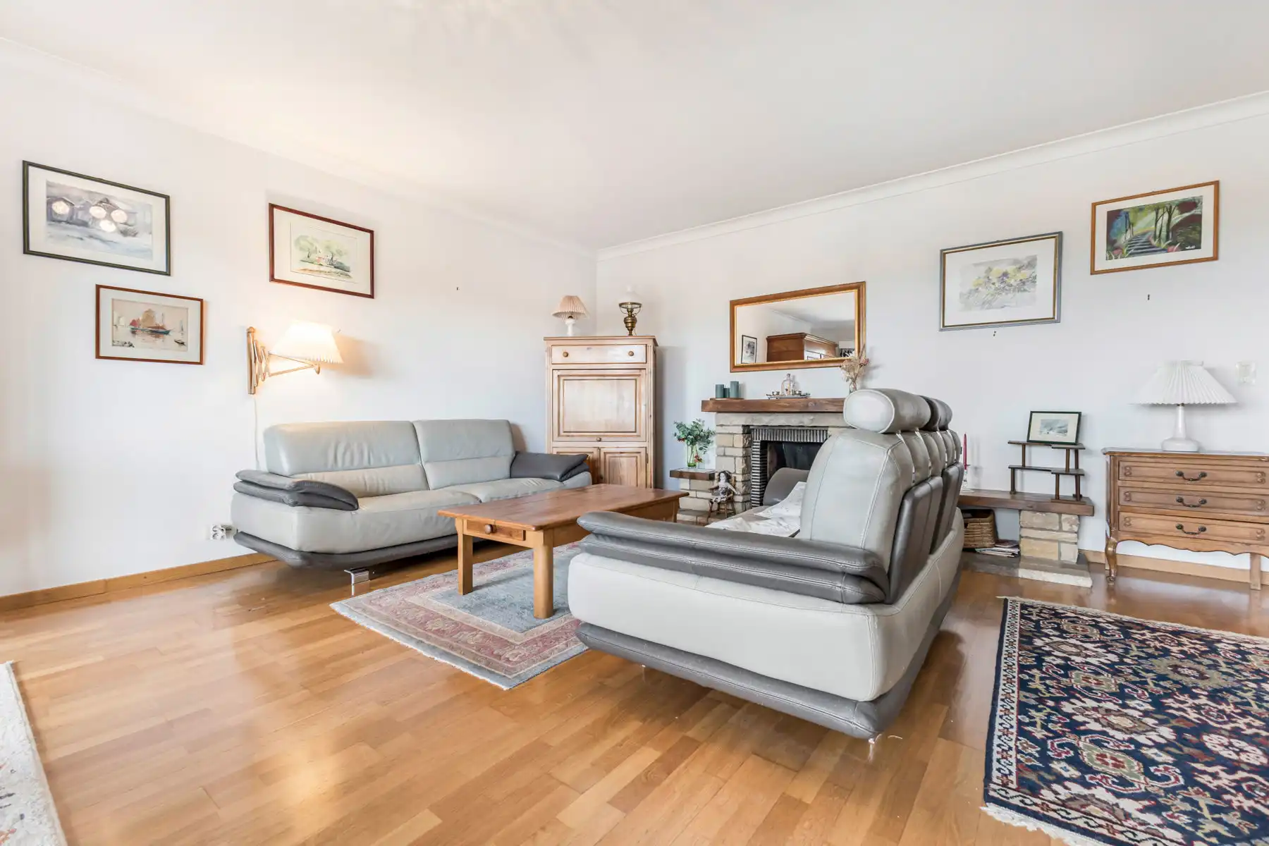 Goed gelegen appartement met twee slaapkamers foto 2