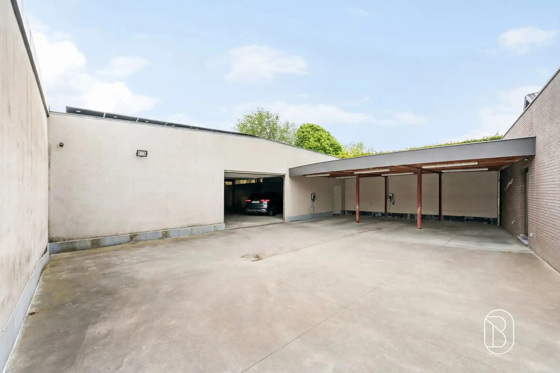 Commercieel gelegen kantoor/praktijk + woonst met atelier foto 29