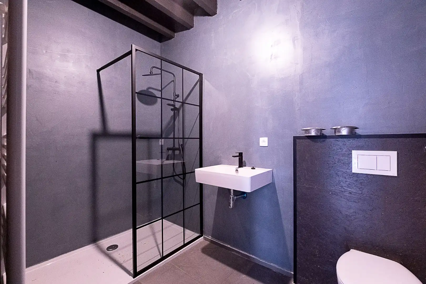 Genieten op hoogte: lichtrijk dakappartement met terras foto 12