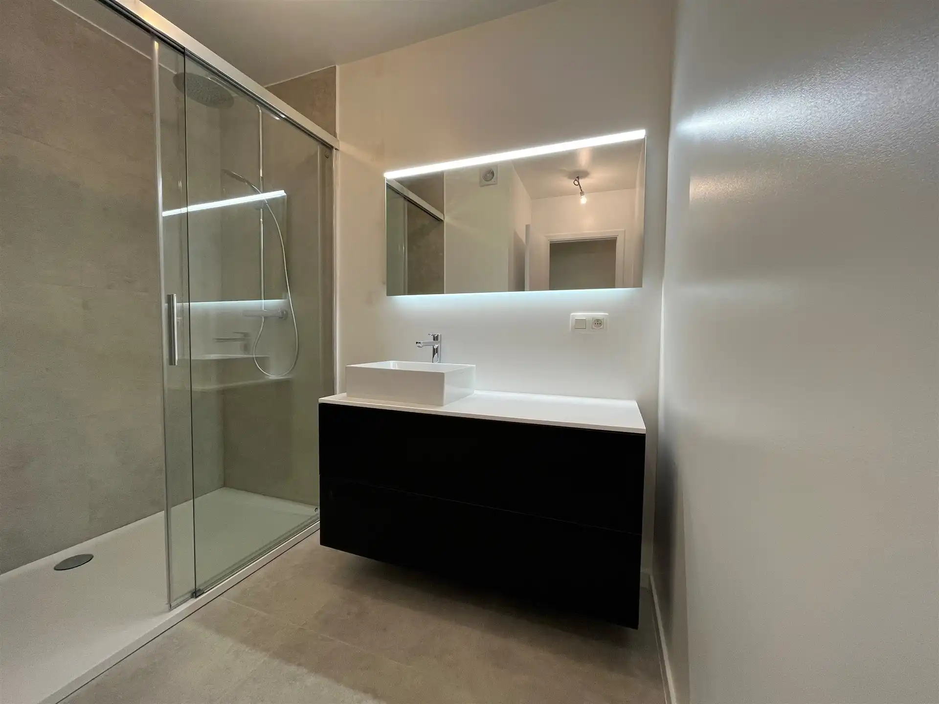 Appartement met terras en parking foto 9